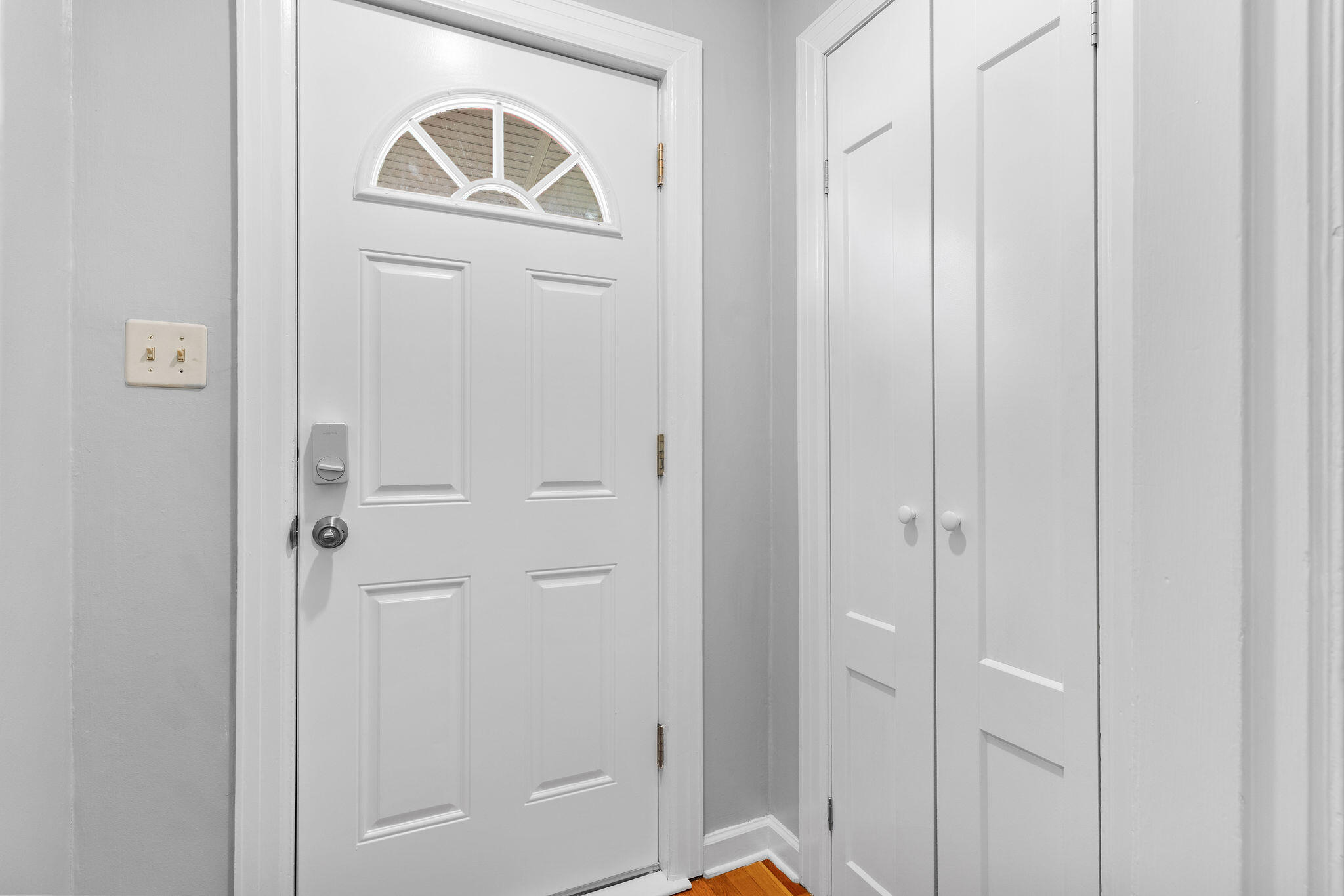 616 West Silsby Street Property Photo 4