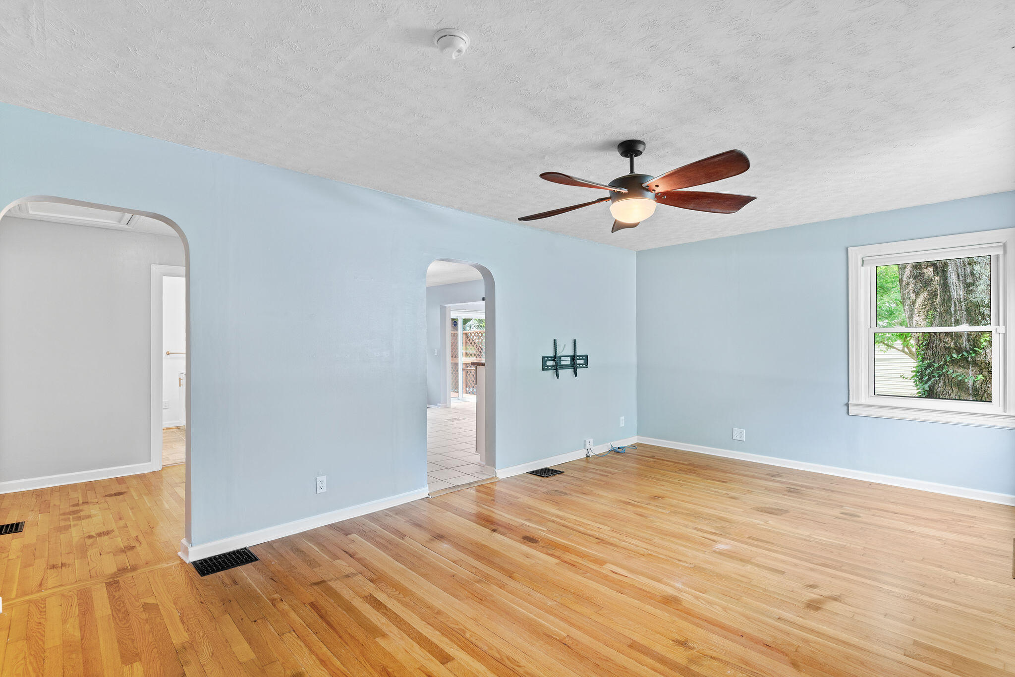 616 West Silsby Street Property Photo 6