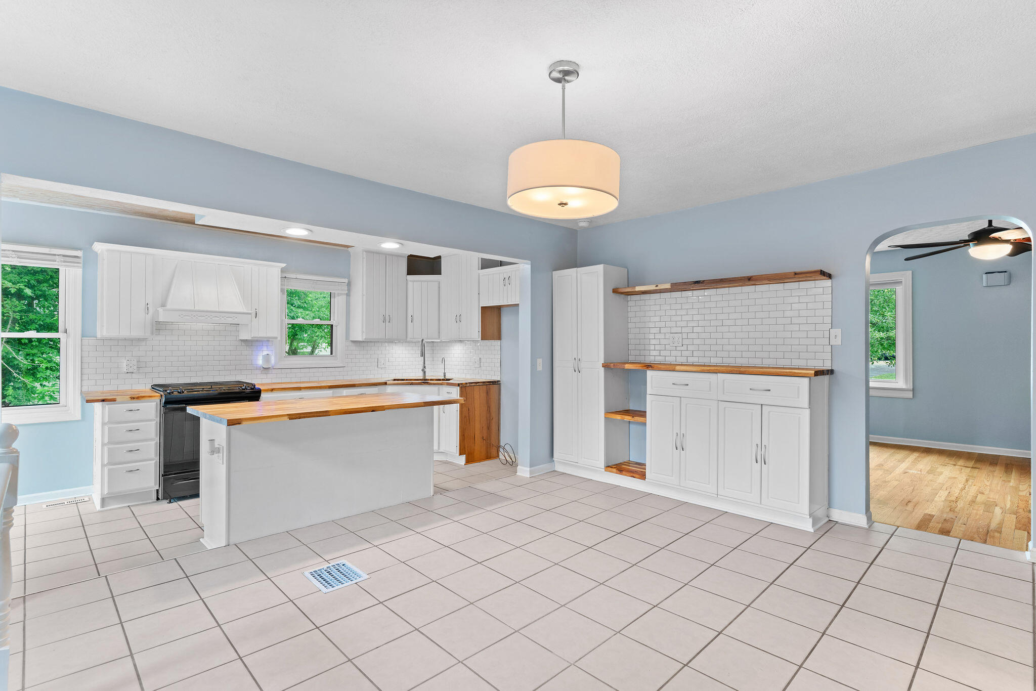 616 West Silsby Street Property Photo 8