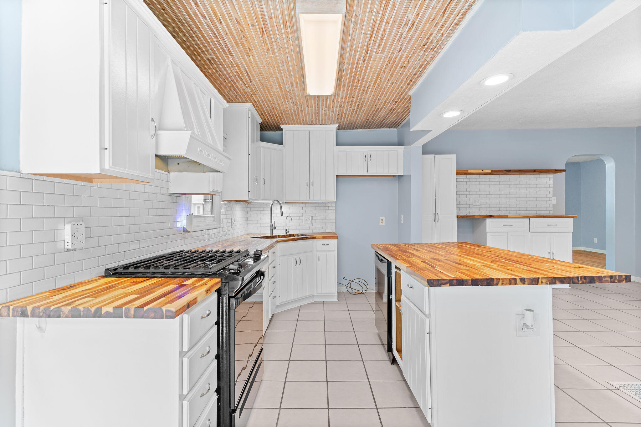 616 West Silsby Street Property Photo 11