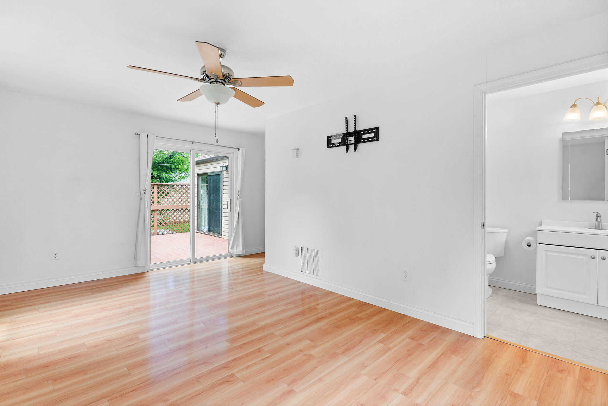 616 West Silsby Street Property Photo 15