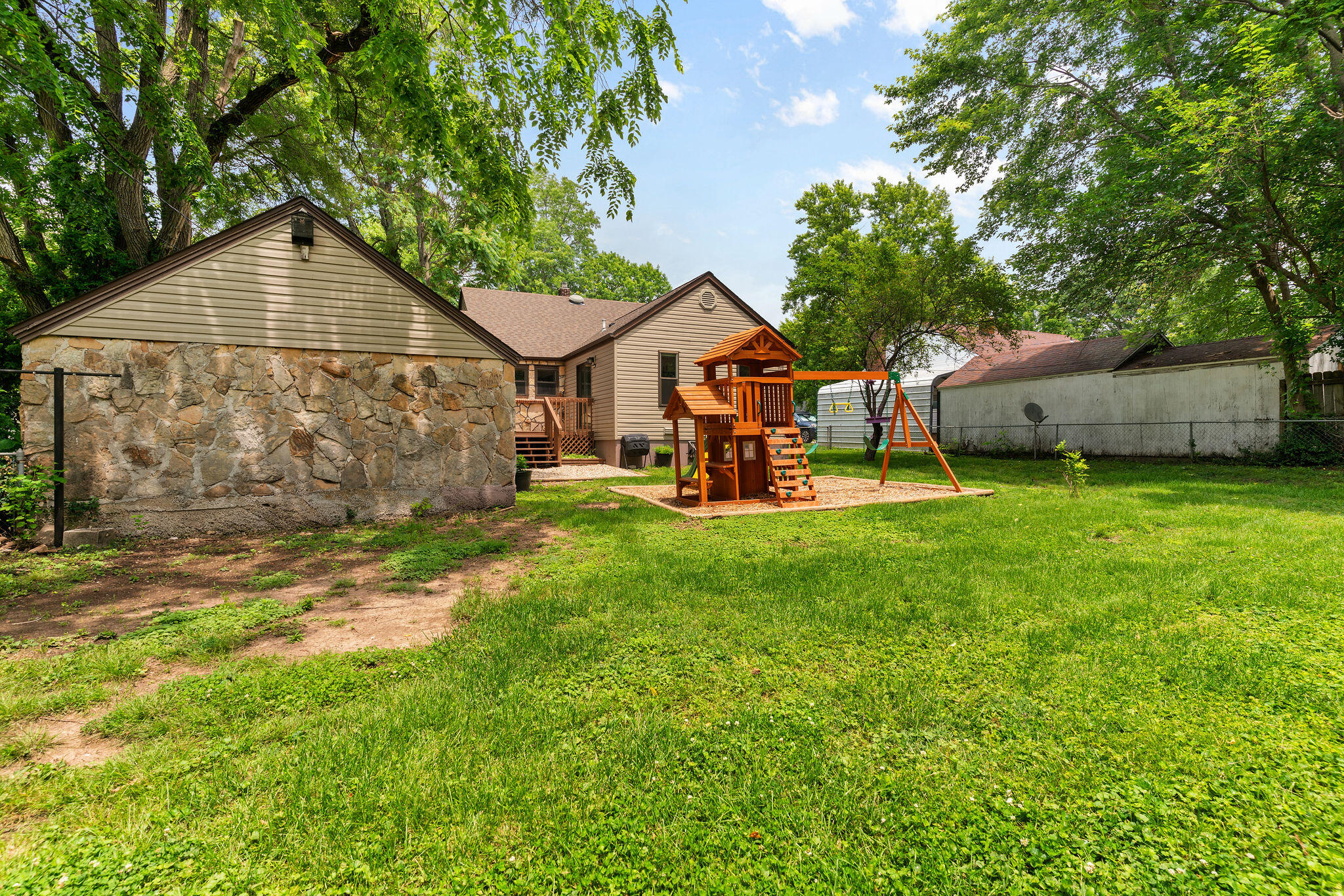 616 West Silsby Street Property Photo 29