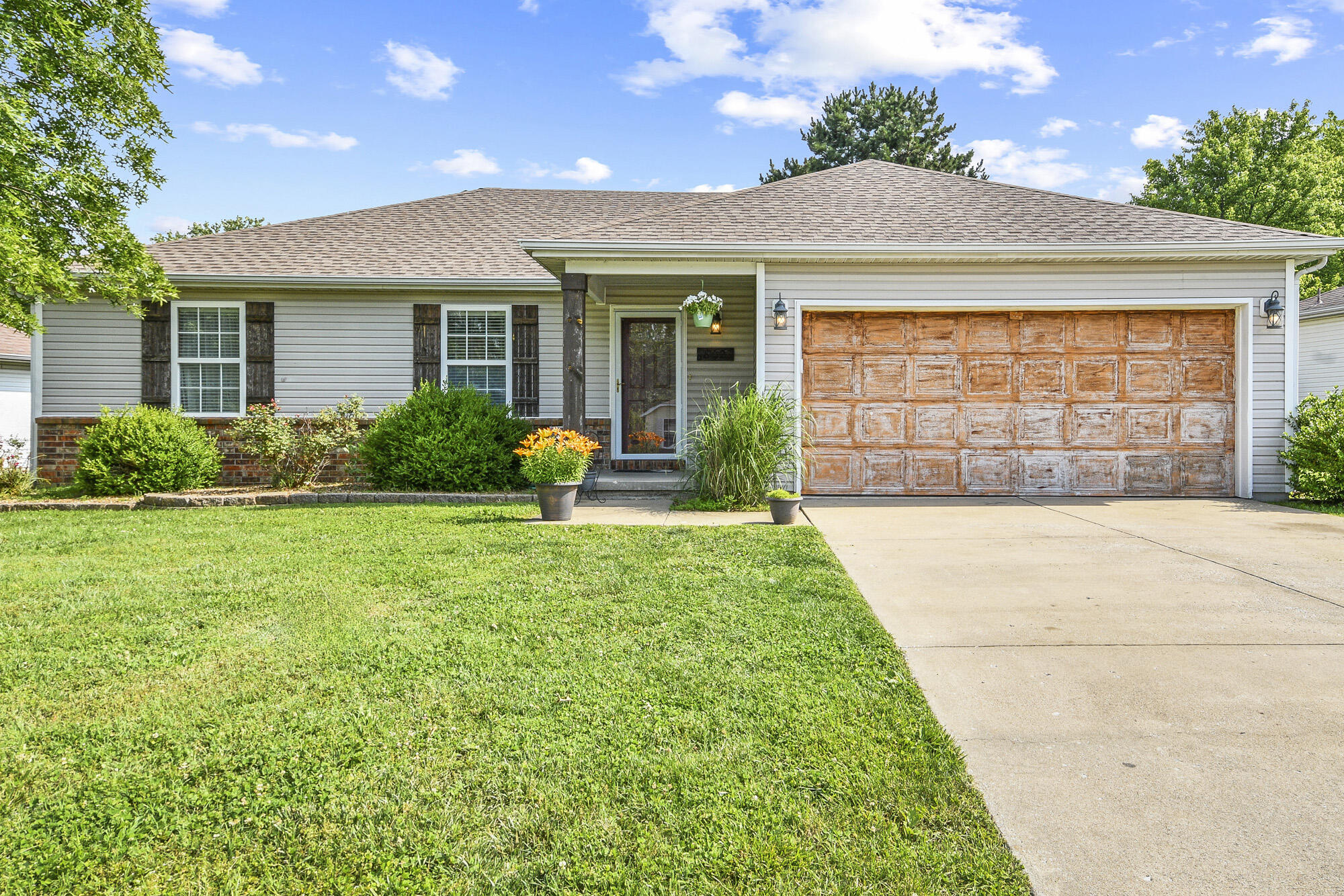 802 South Sunmeadow Drive Property Photo 1