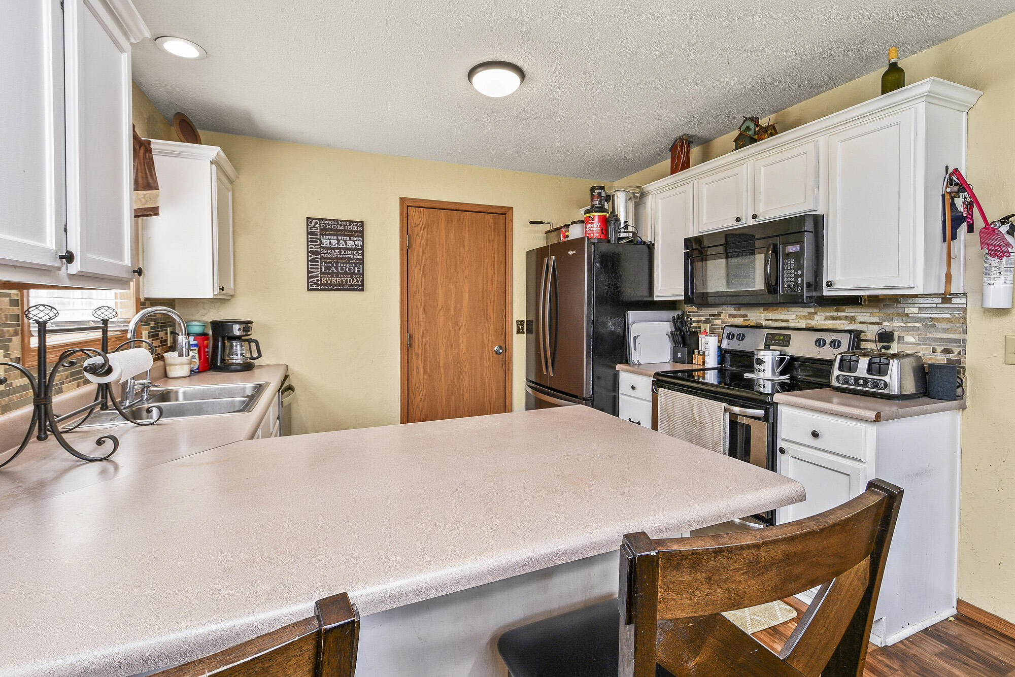 802 South Sunmeadow Drive Property Photo 14