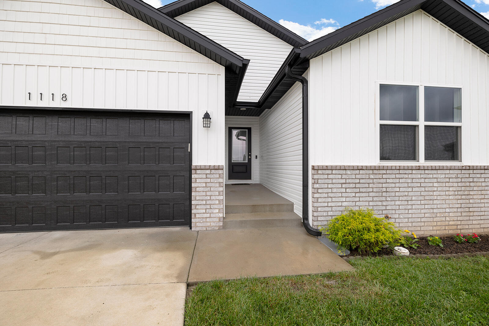 1118 East Lakota Street Property Photo 2