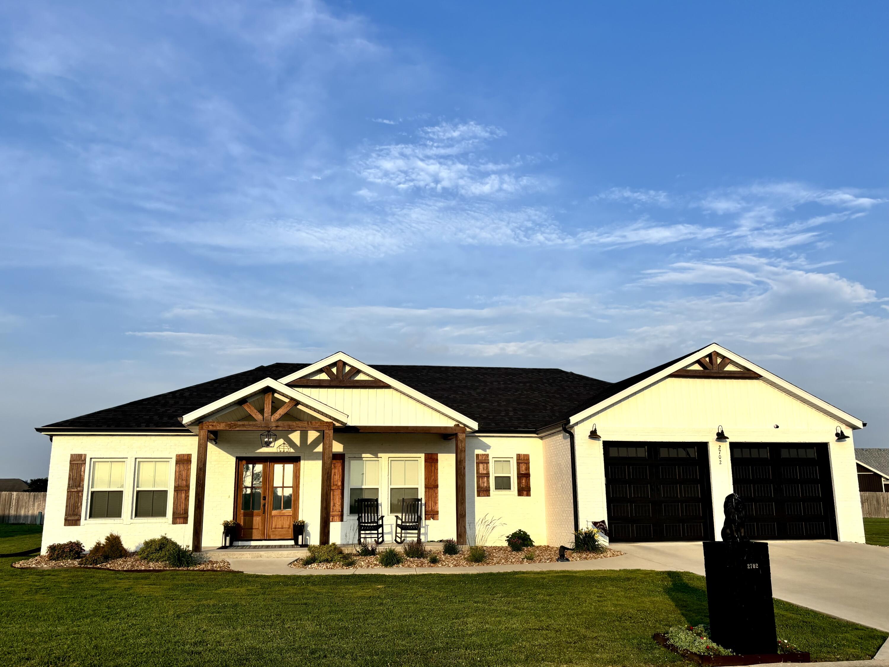 2702 Town Drive Property Photo 4