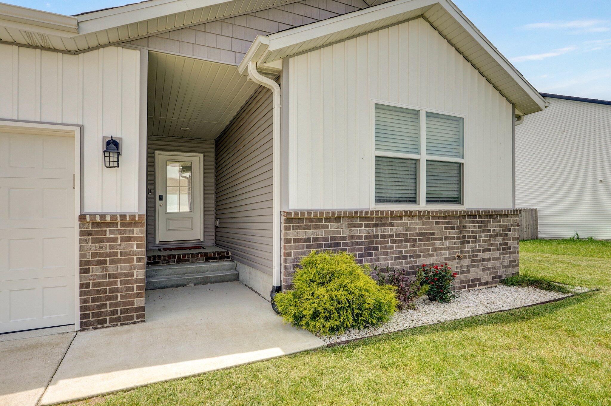 1158 West Holly Street Property Photo 4