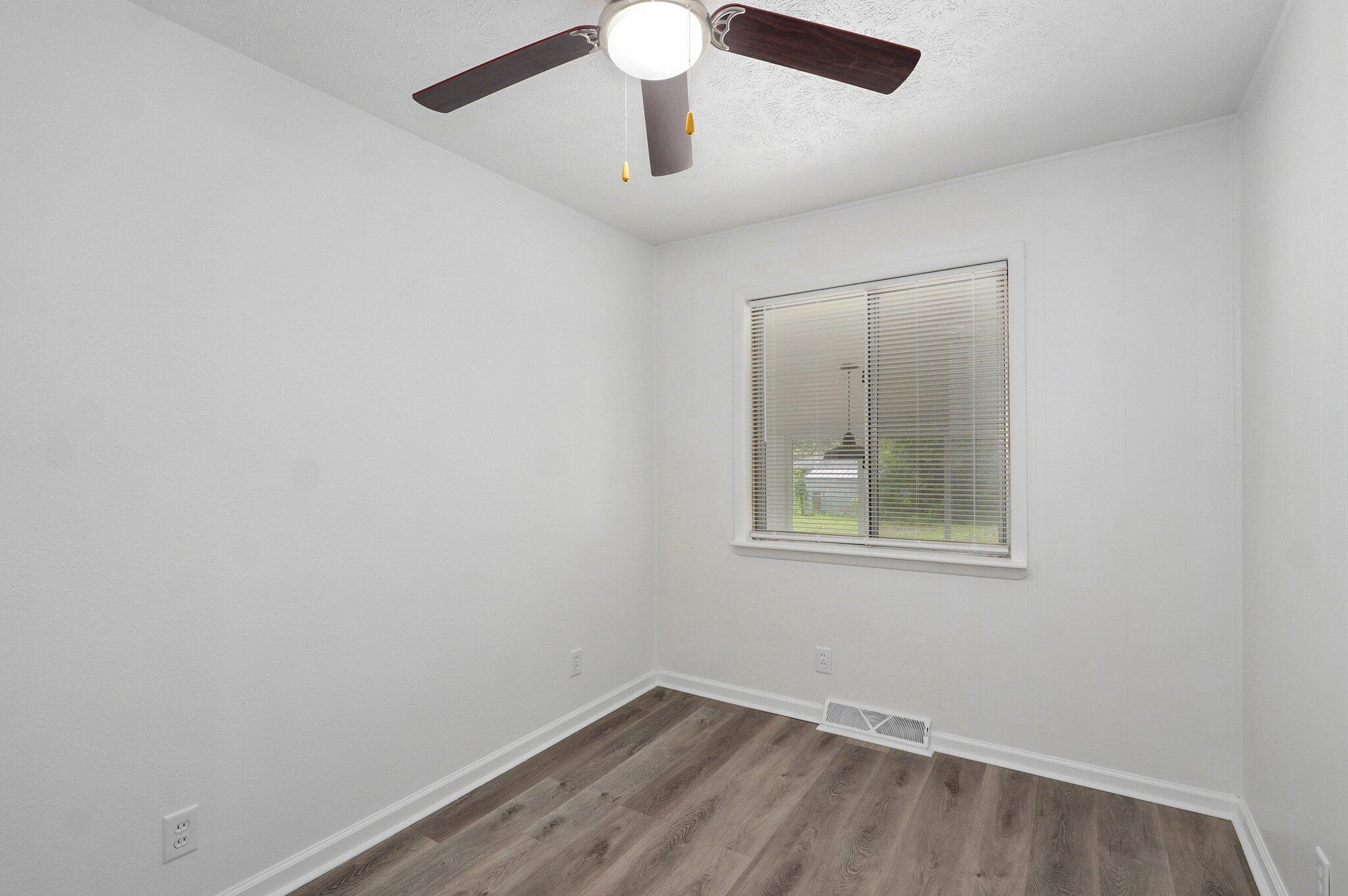 2710 East Linwood Street Property Photo 5