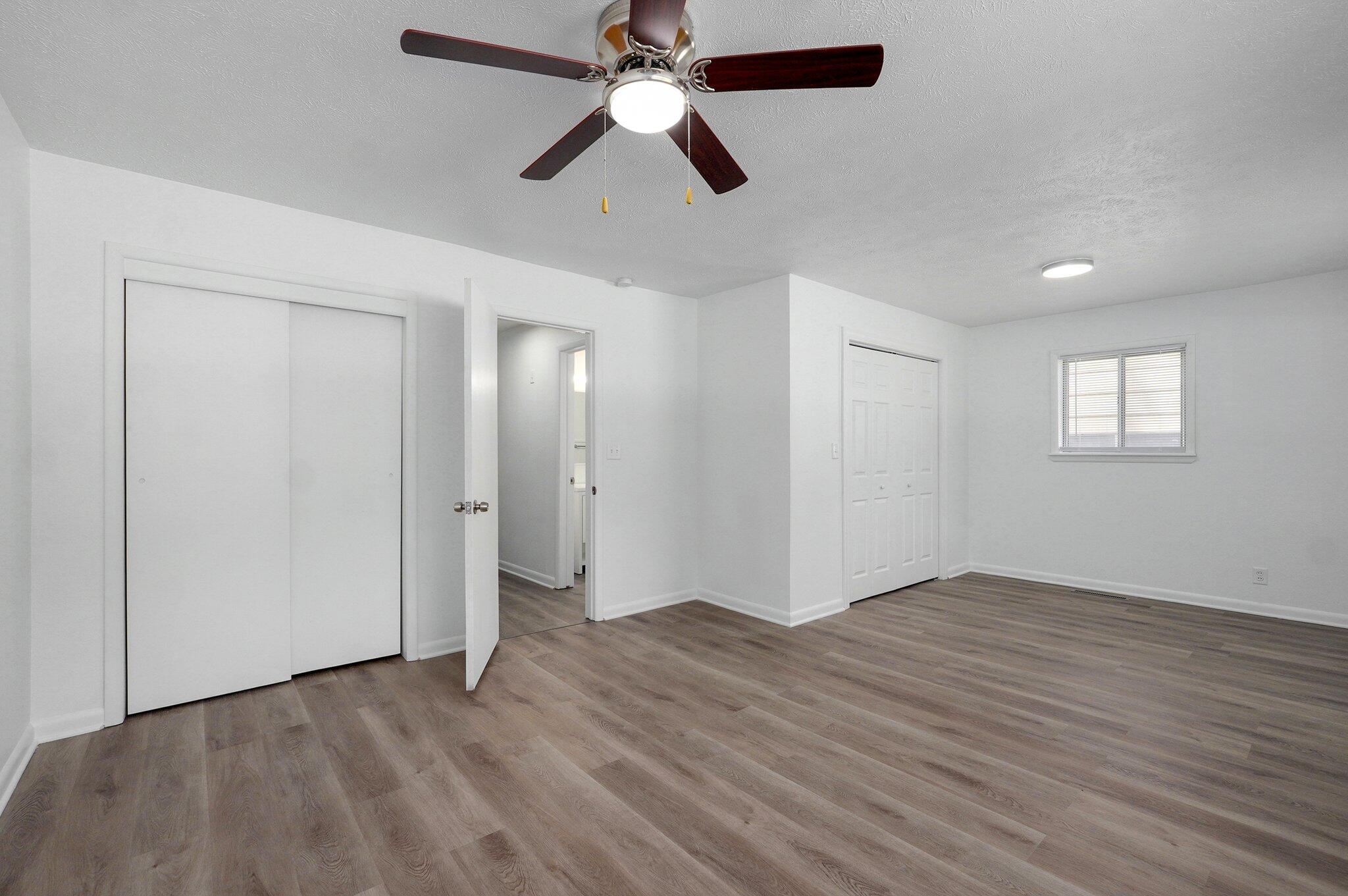 2710 East Linwood Street Property Photo 9