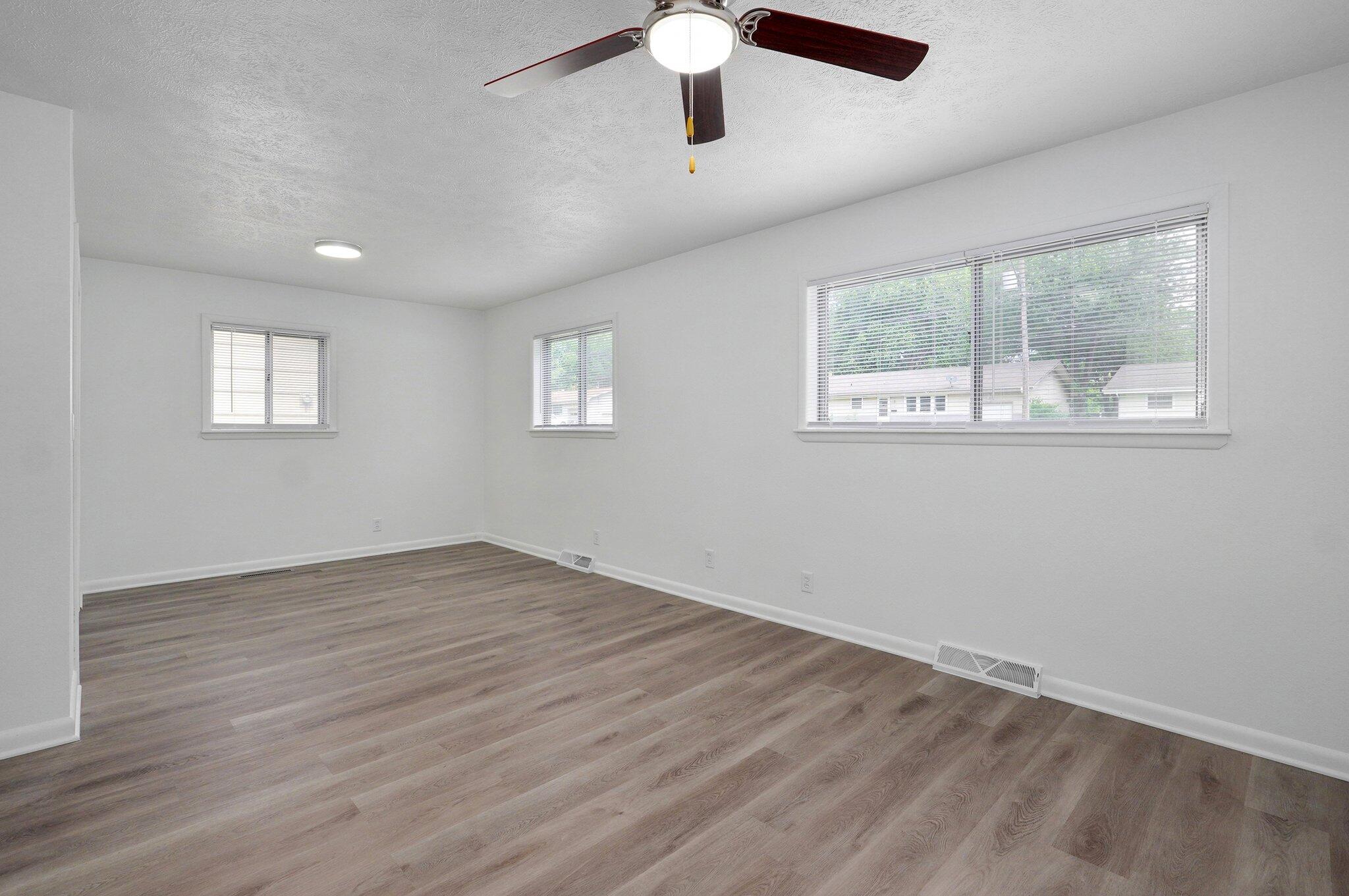 2710 East Linwood Street Property Photo 10