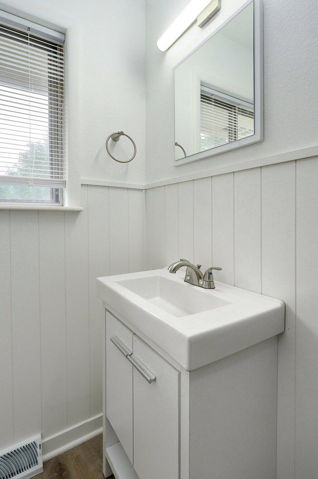 2710 East Linwood Street Property Photo 11
