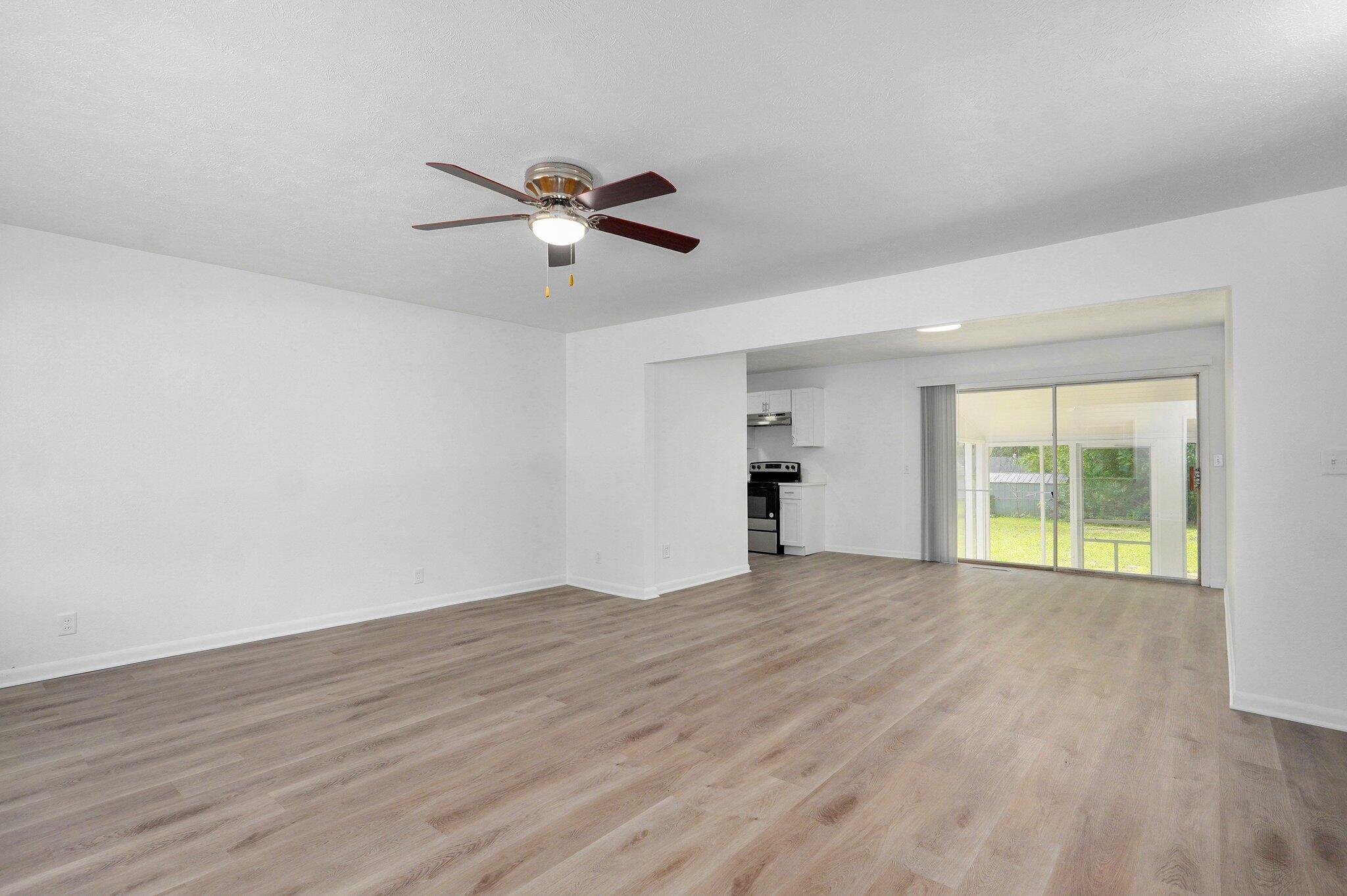2710 East Linwood Street Property Photo 22