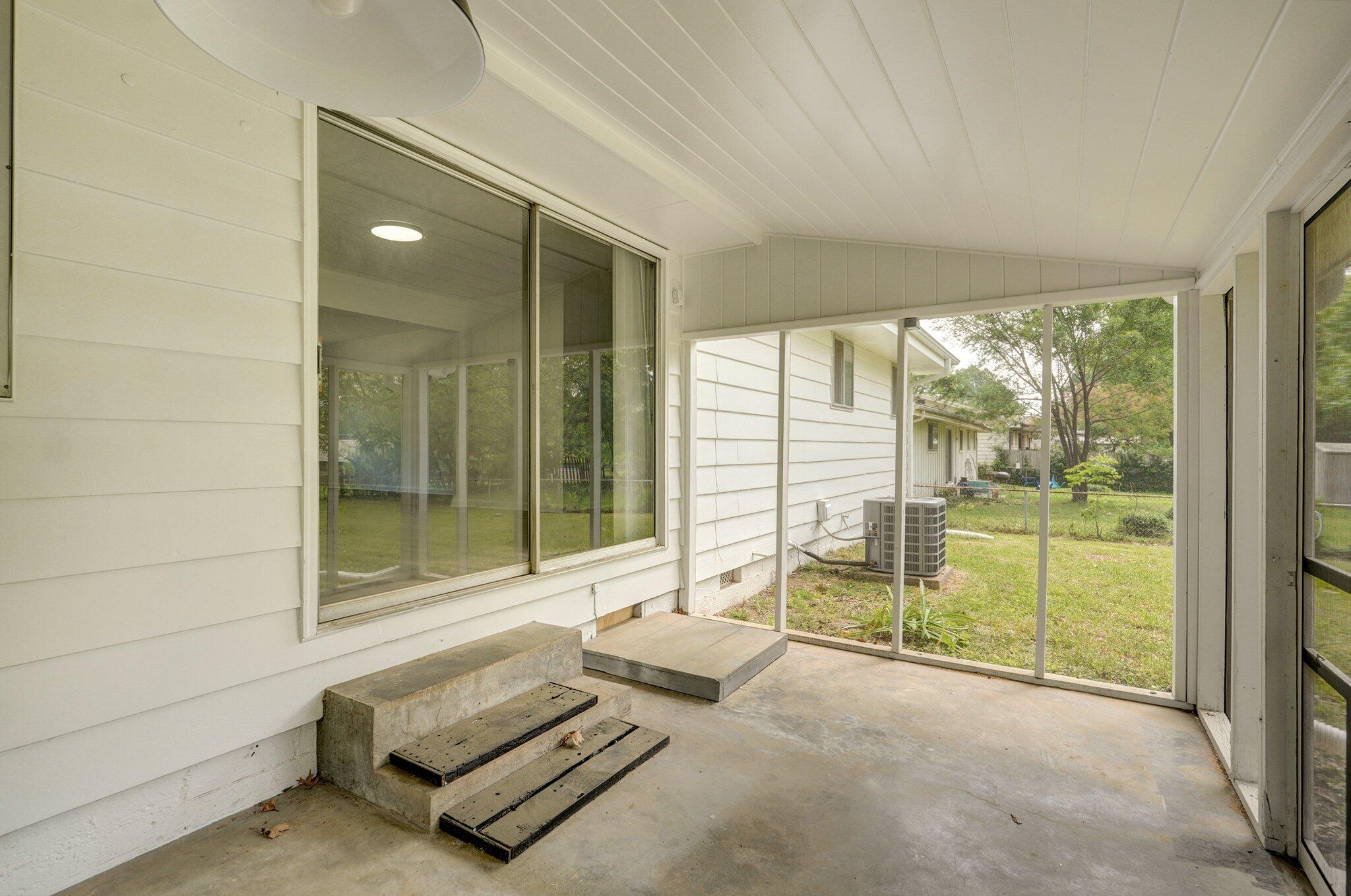 2710 East Linwood Street Property Photo 24