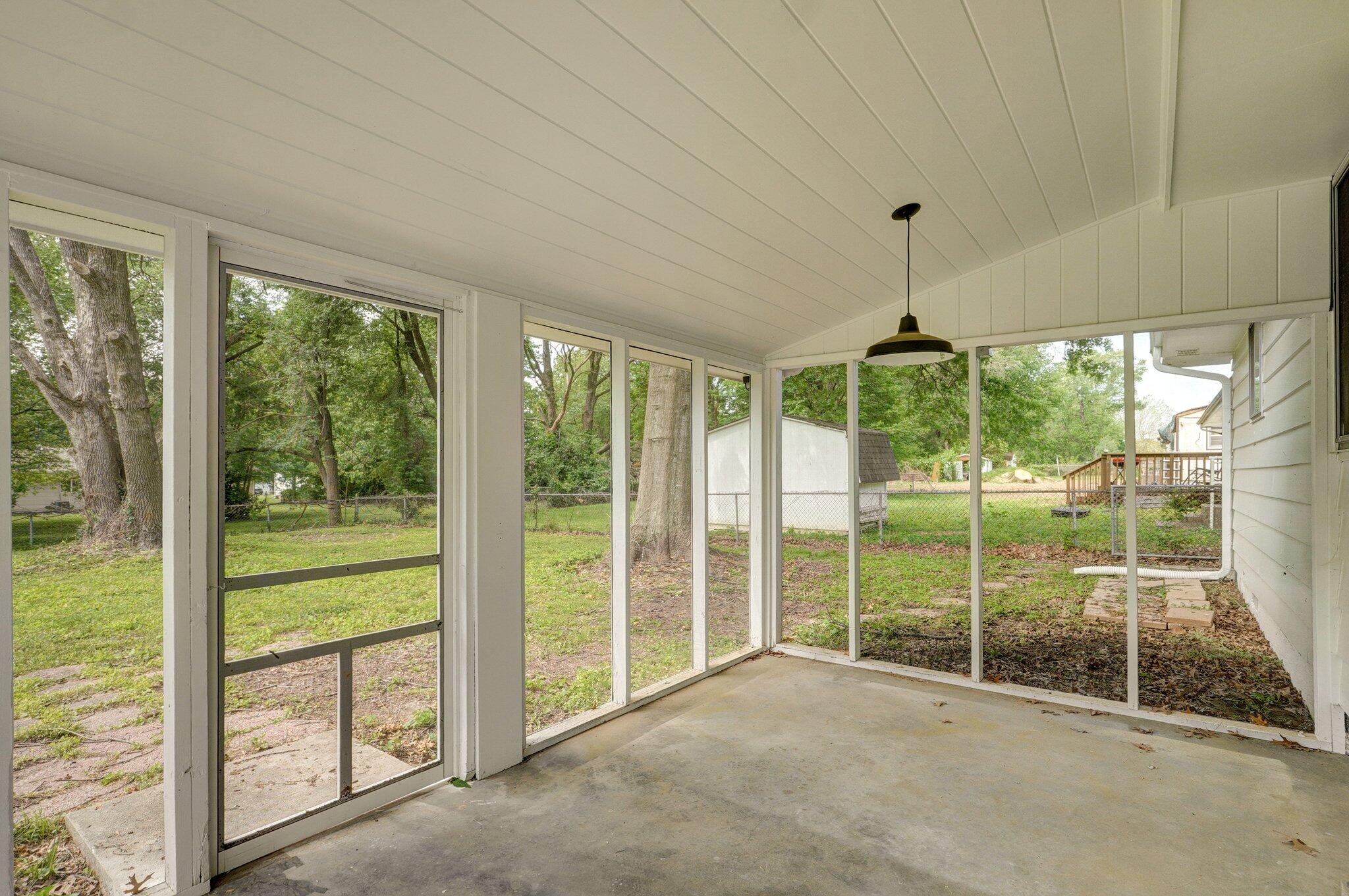 2710 East Linwood Street Property Photo 25