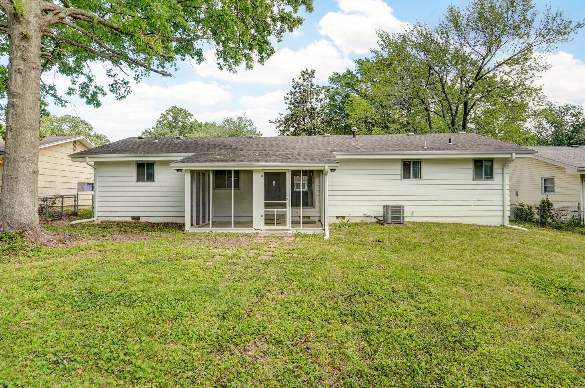 2710 East Linwood Street Property Photo 26