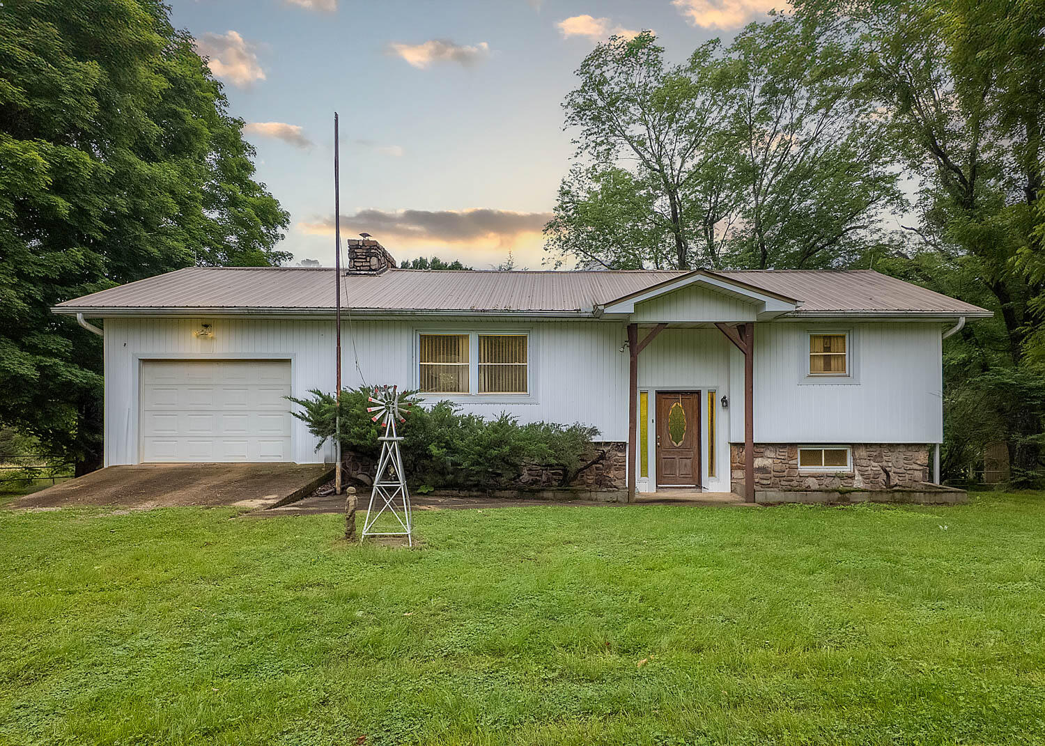 7042 County Road 220 Property Photo 1