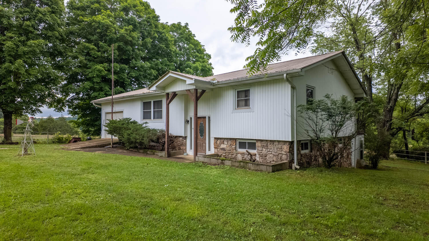 7042 County Road 220 Property Photo 3