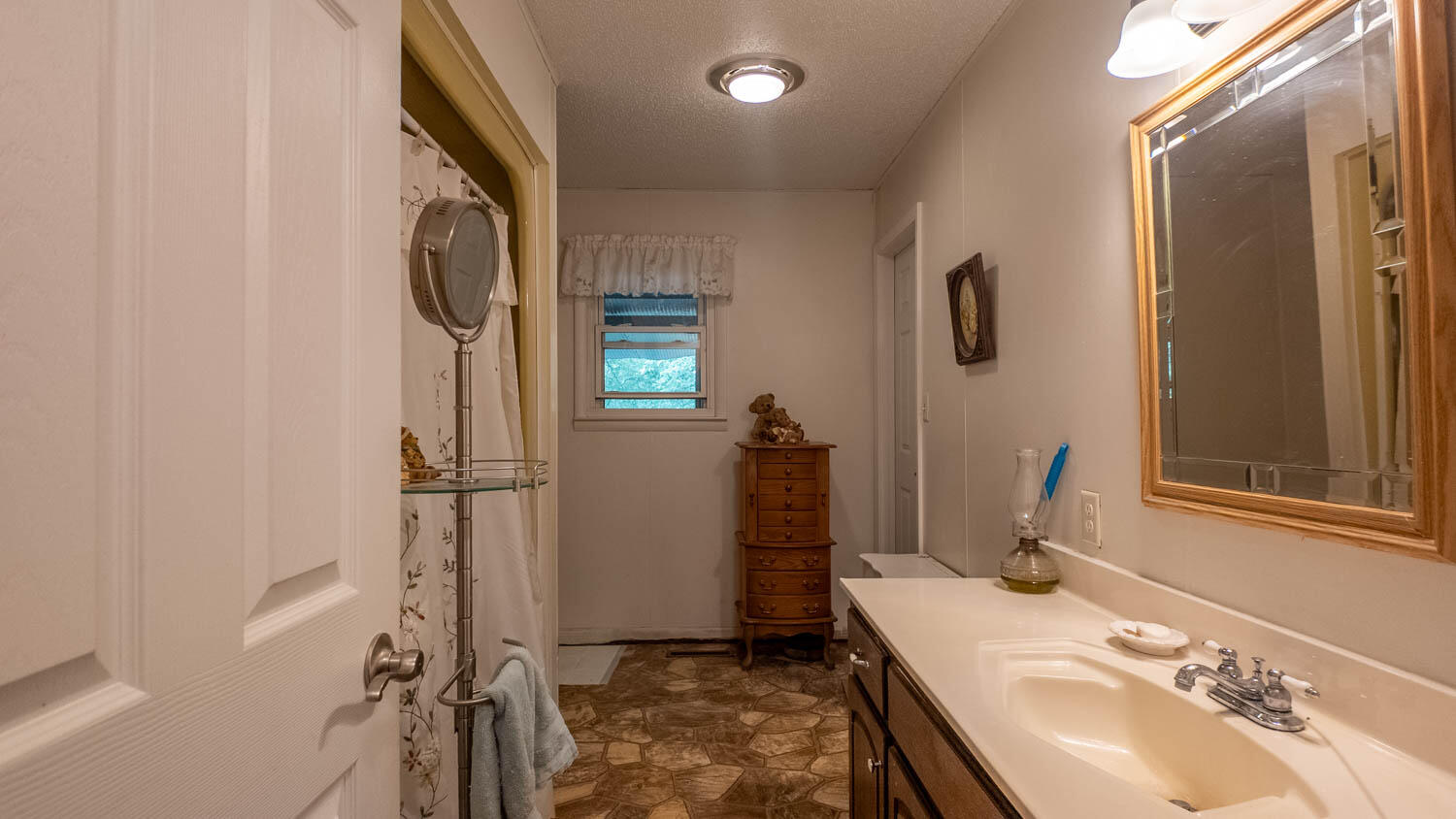 7042 County Road 220 Property Photo 10
