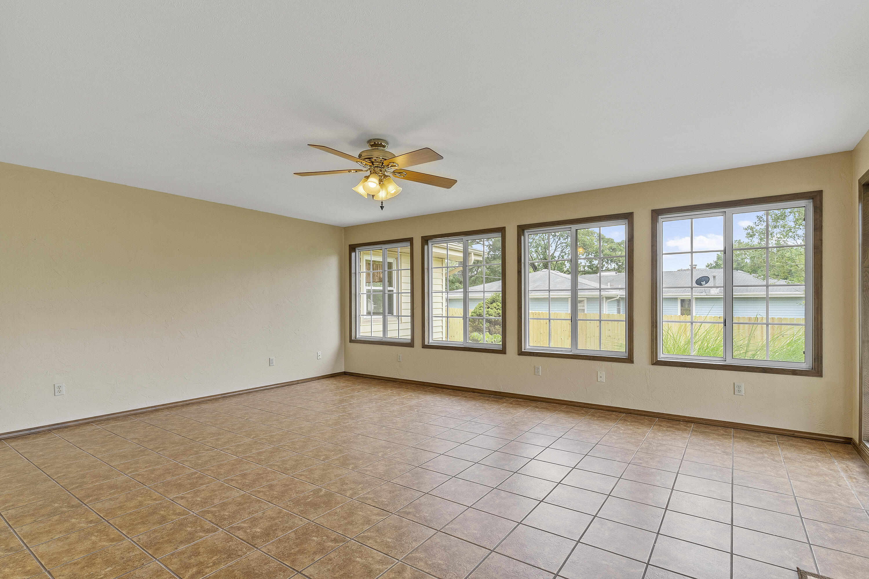 5263 North Crestwood Drive Property Photo 23