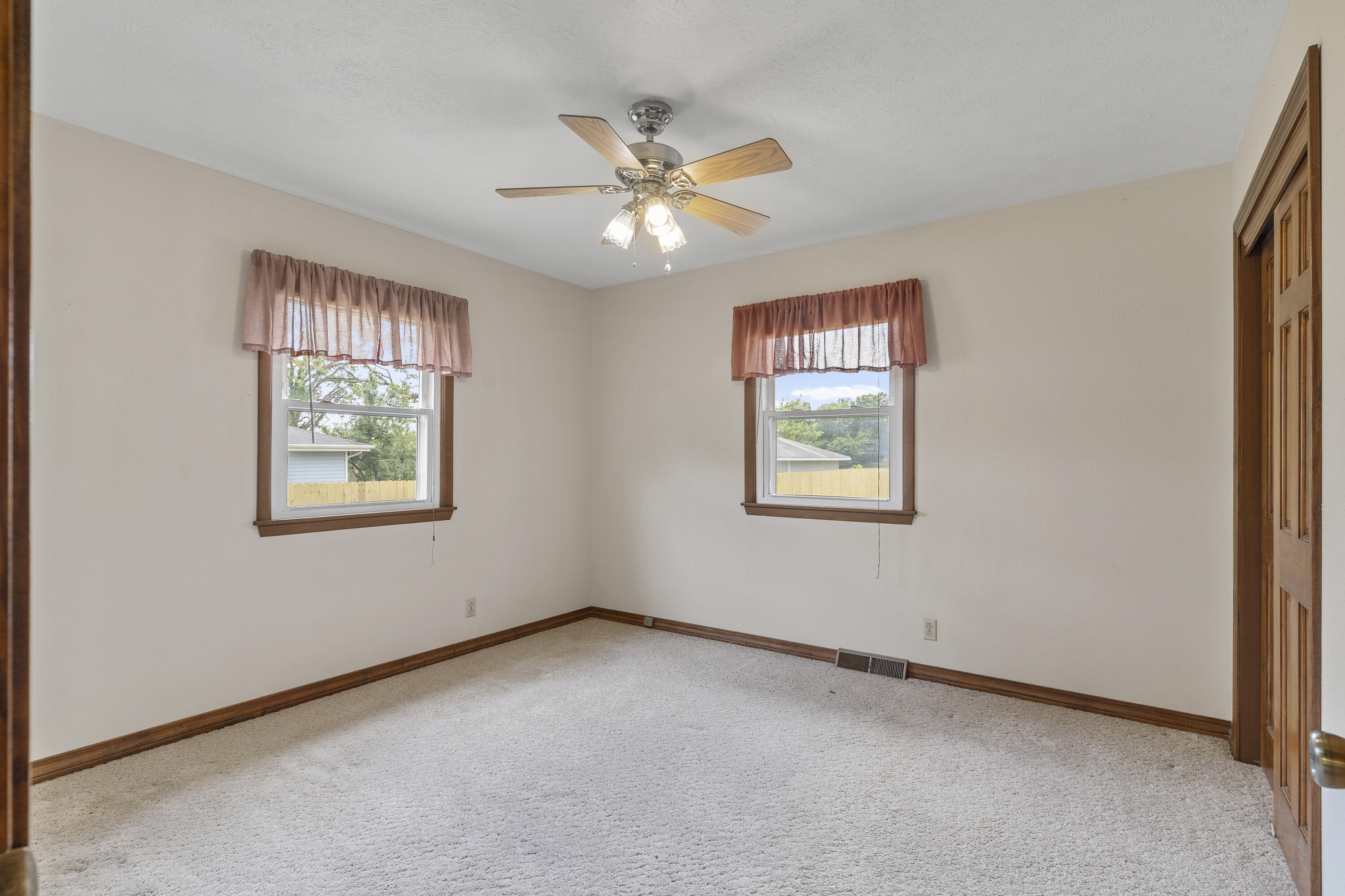 5263 North Crestwood Drive Property Photo 27