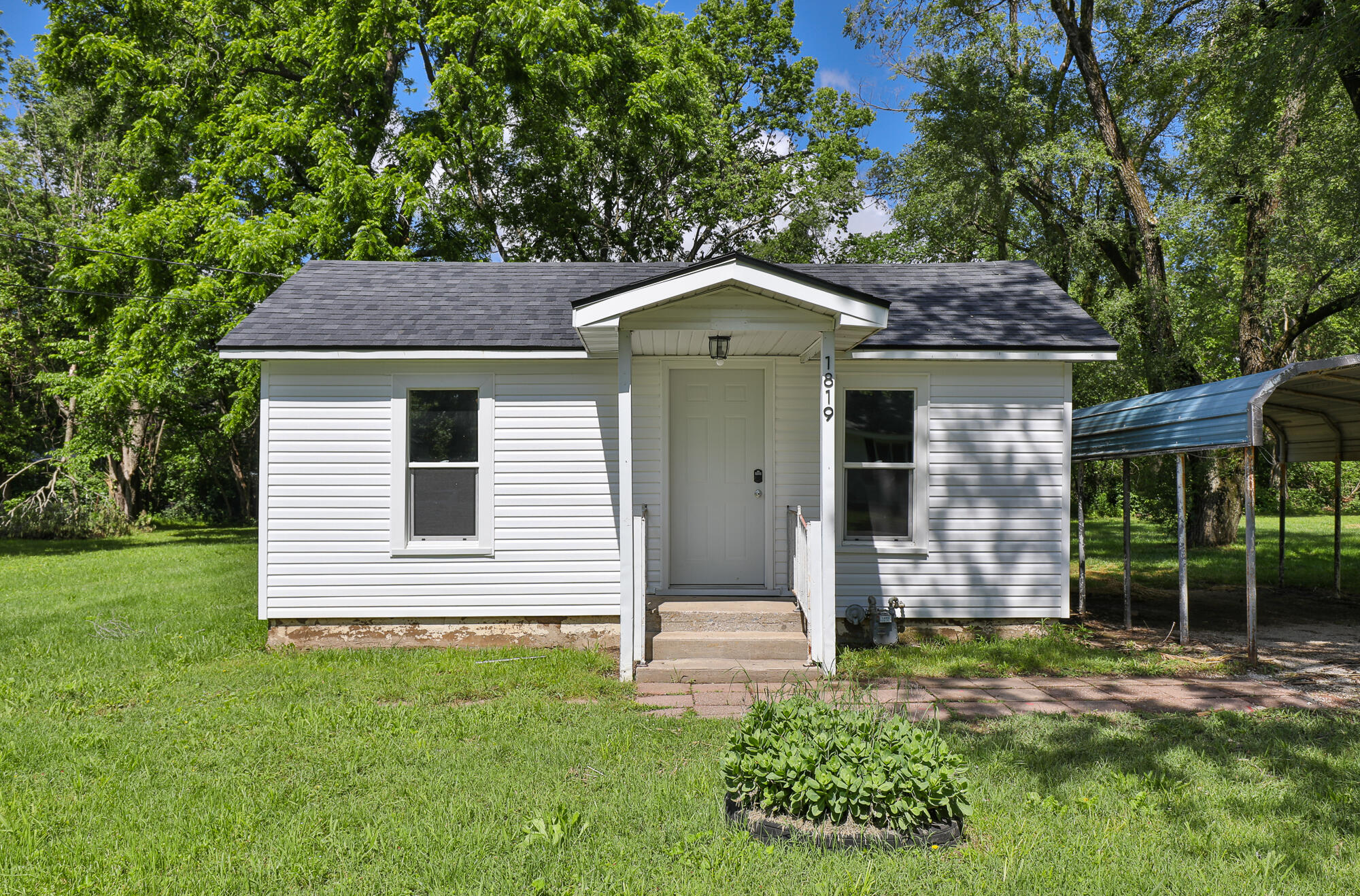 1819 North Tyler Avenue Property Photo 1