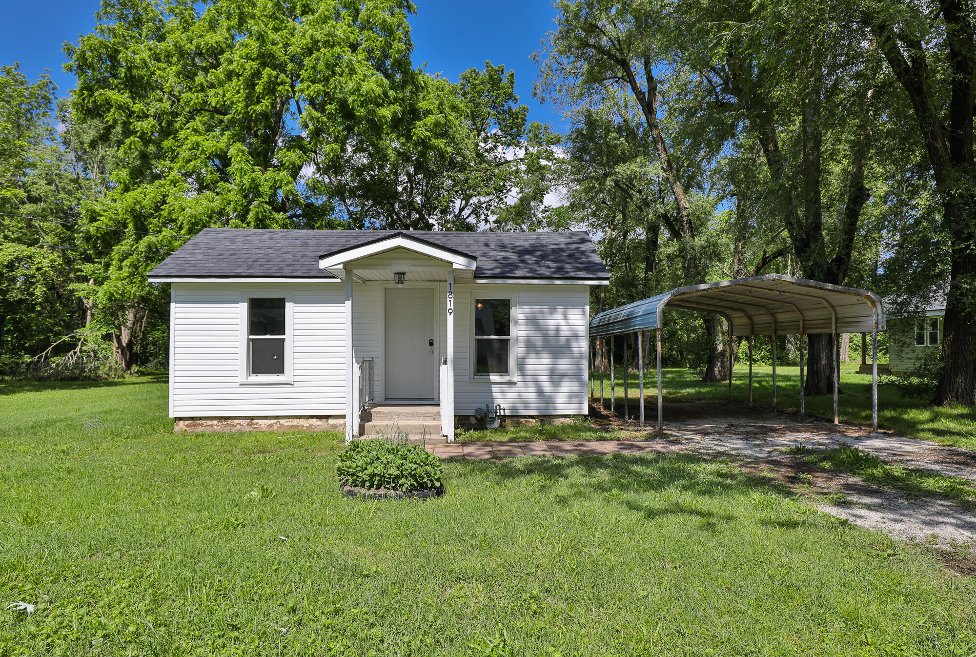 1819 North Tyler Avenue Property Photo 2
