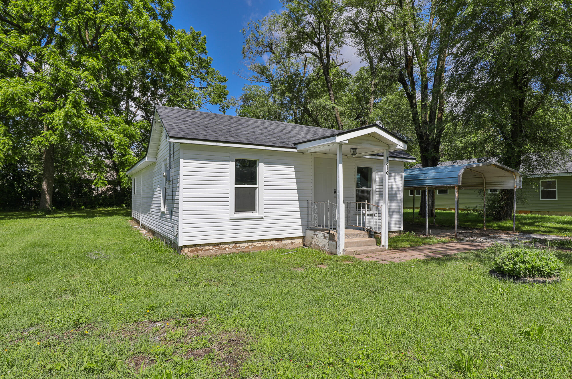 1819 North Tyler Avenue Property Photo 3