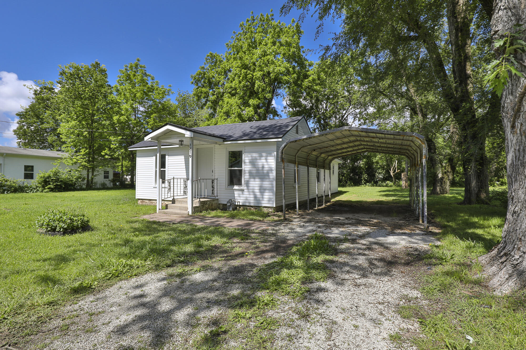 1819 North Tyler Avenue Property Photo 4