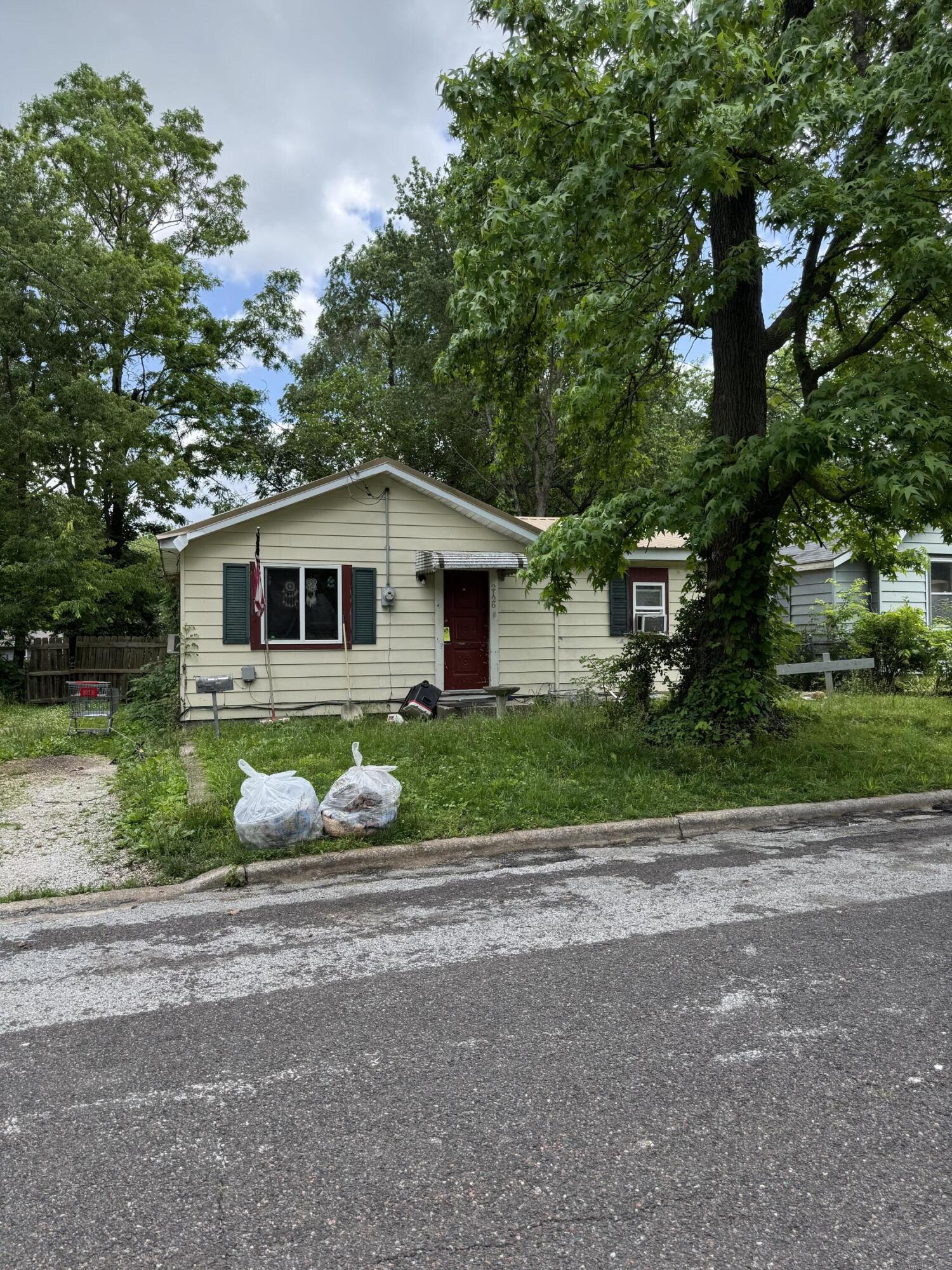2126 North Grace Avenue Property Photo 1