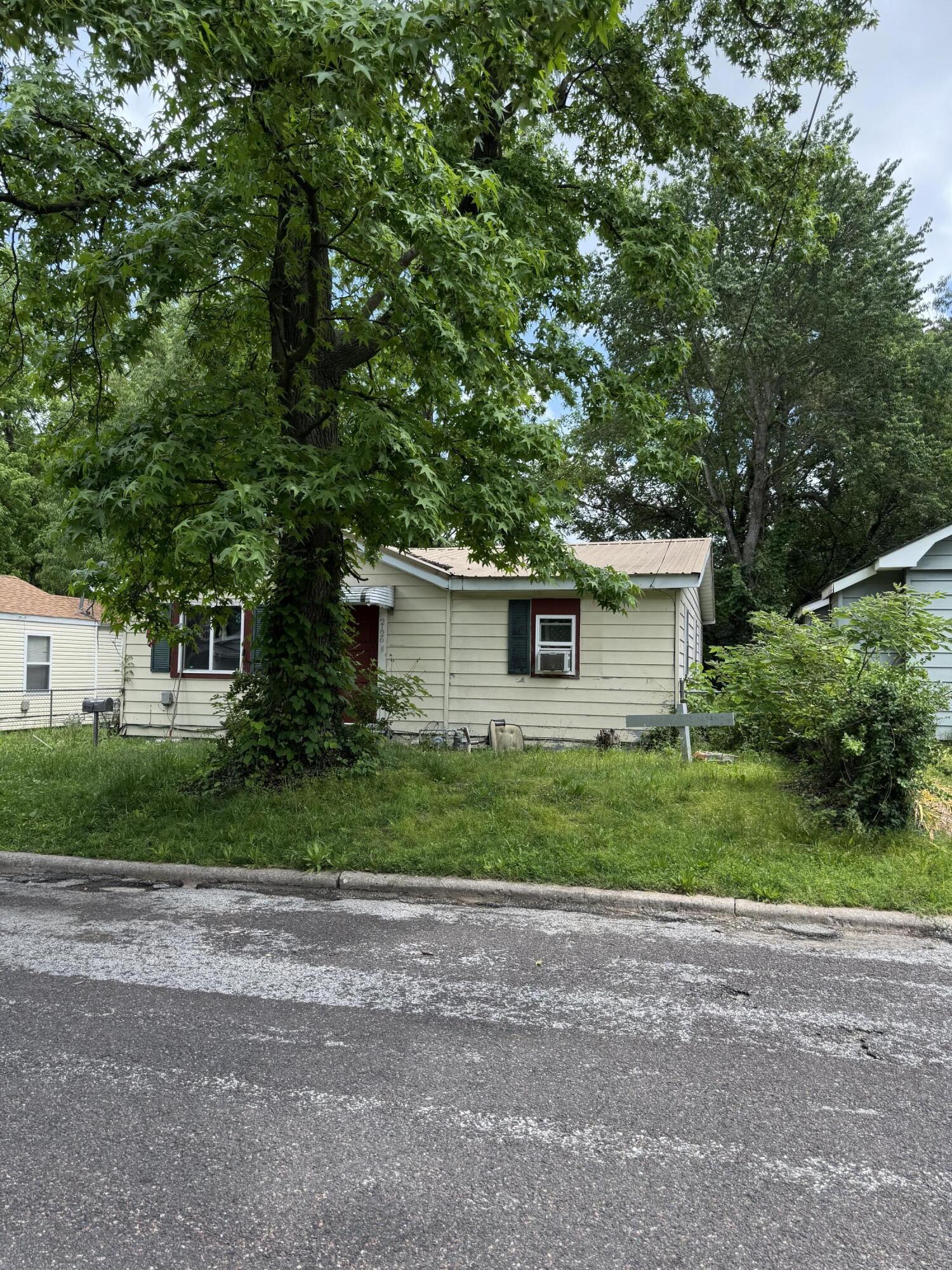 2126 North Grace Avenue Property Photo 2