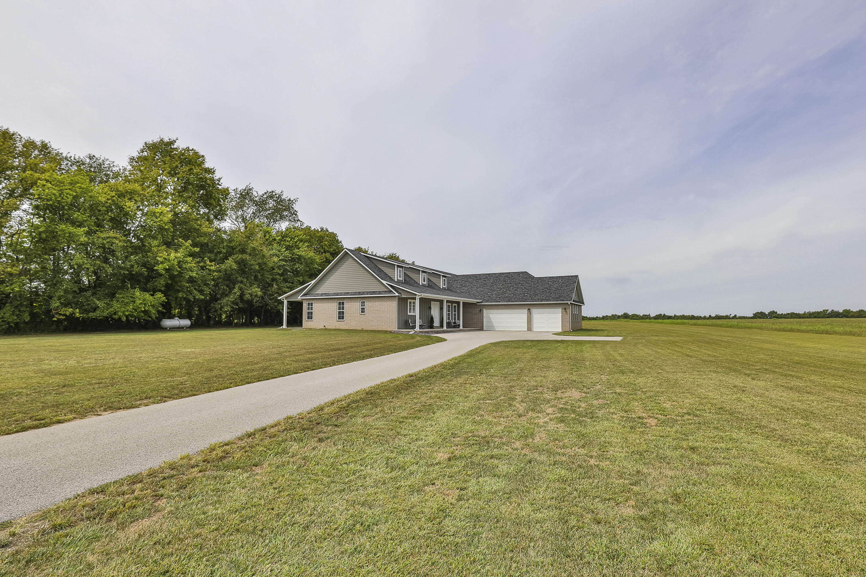 2291 South Farm Road 107 Property Photo 3