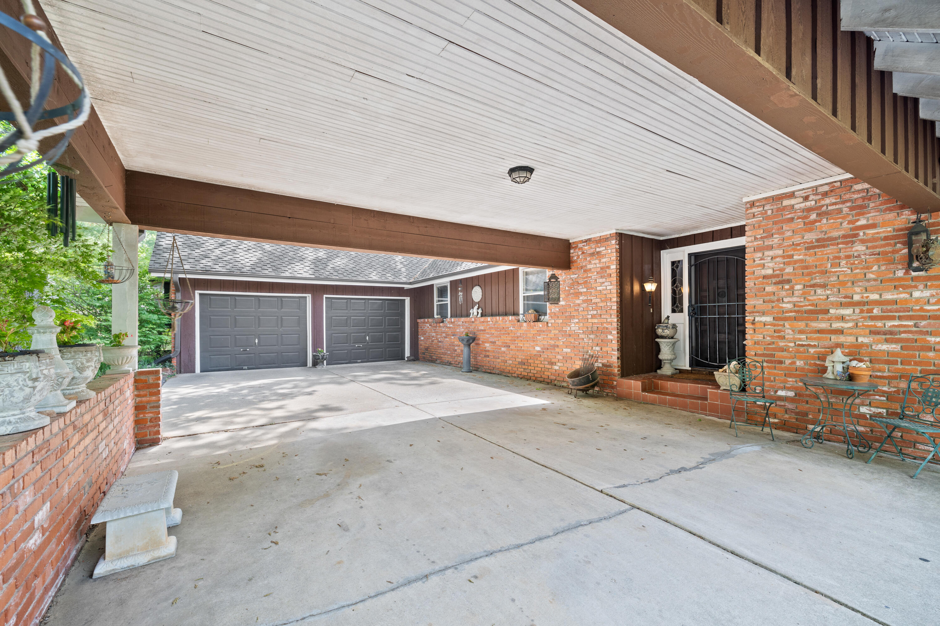2218 East Cardinal Street Property Photo 5