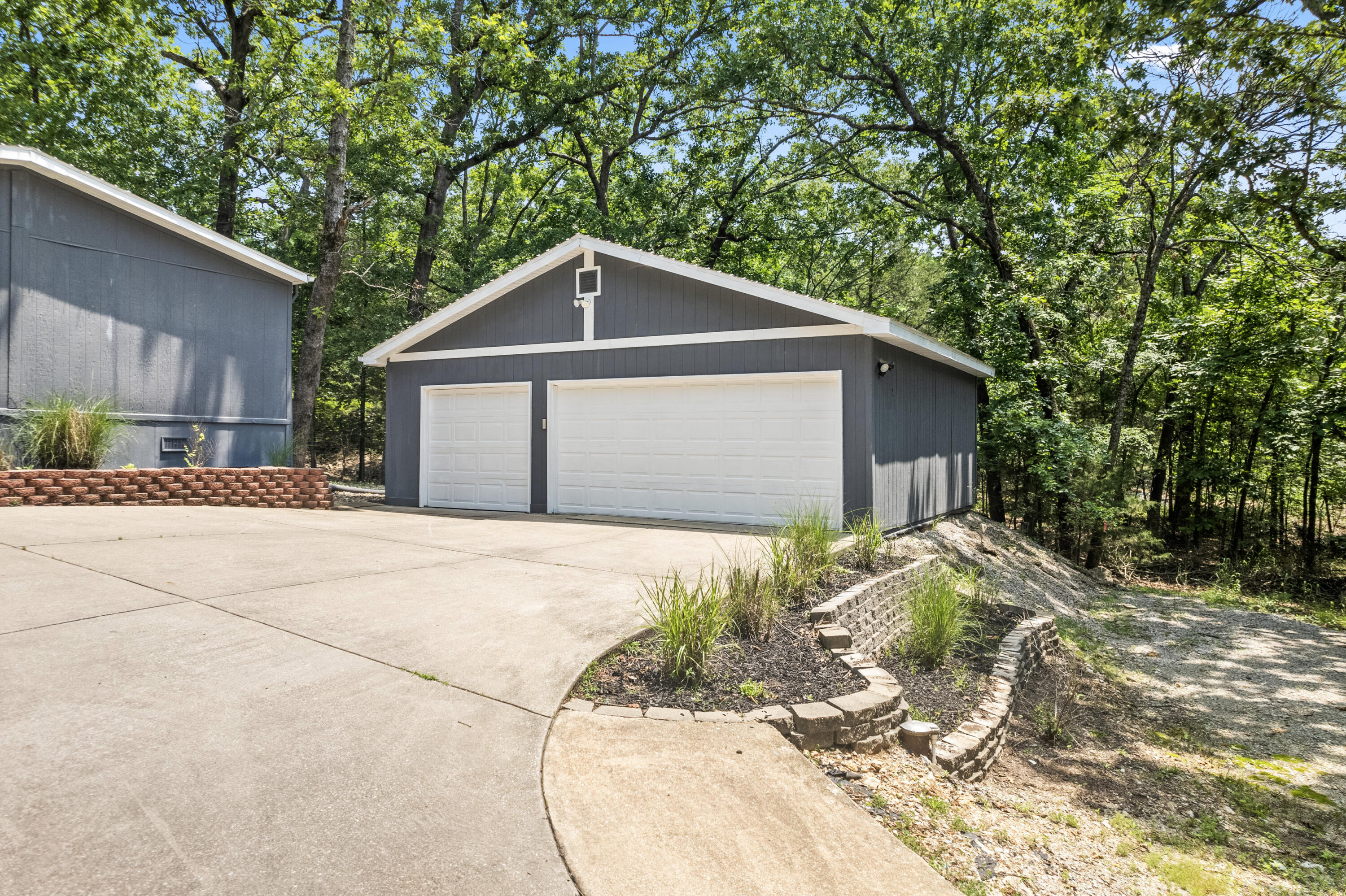 44 Bittersweet Circle Property Photo 4