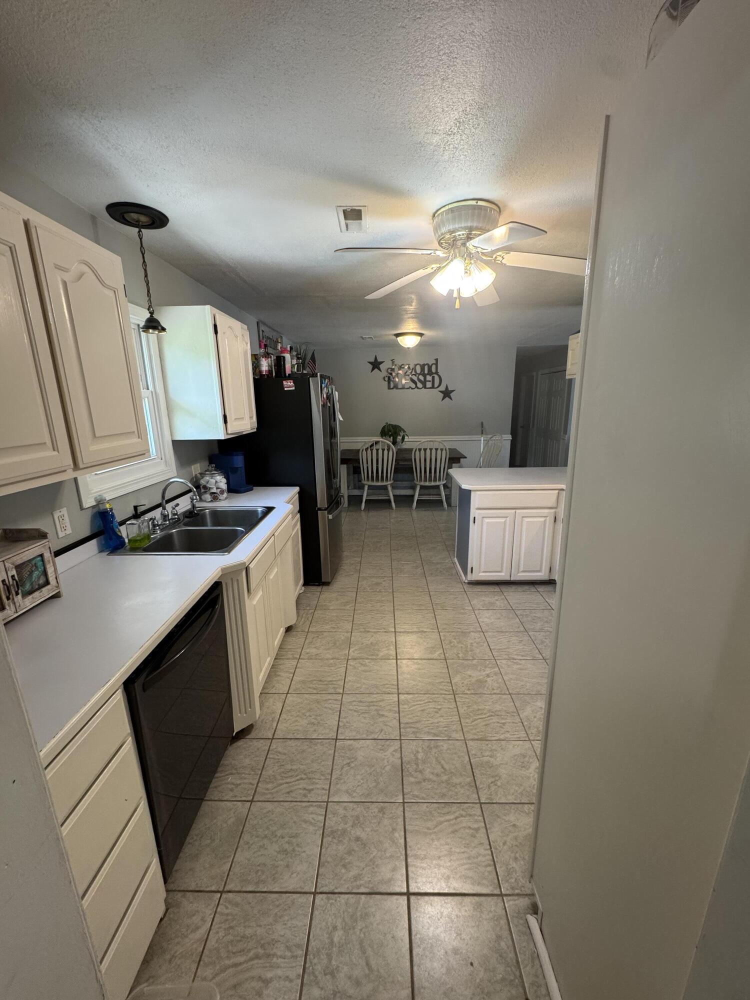 9153 N Highway Property Photo 3