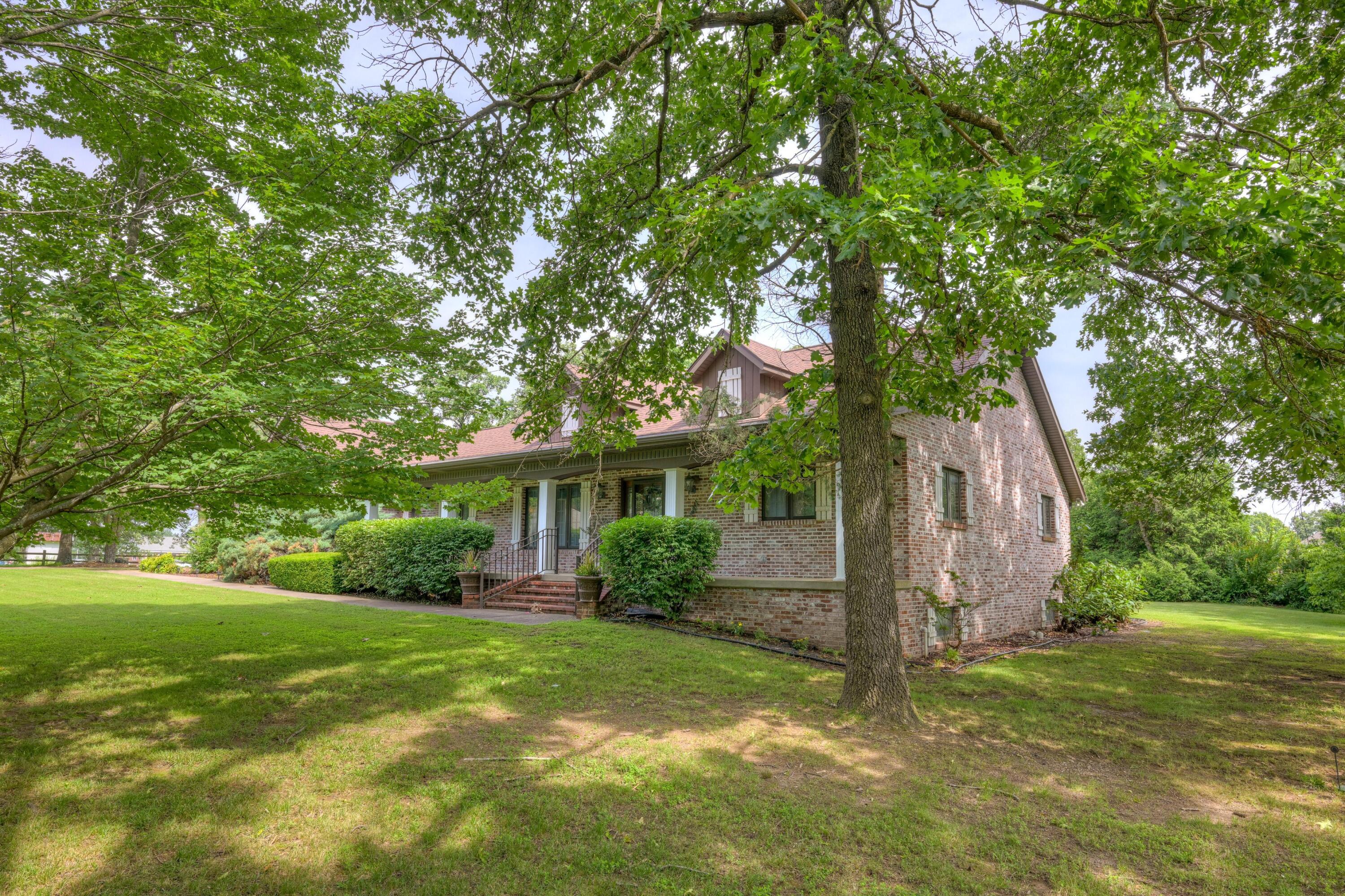 1330 Stoneledge Lane Property Photo 3
