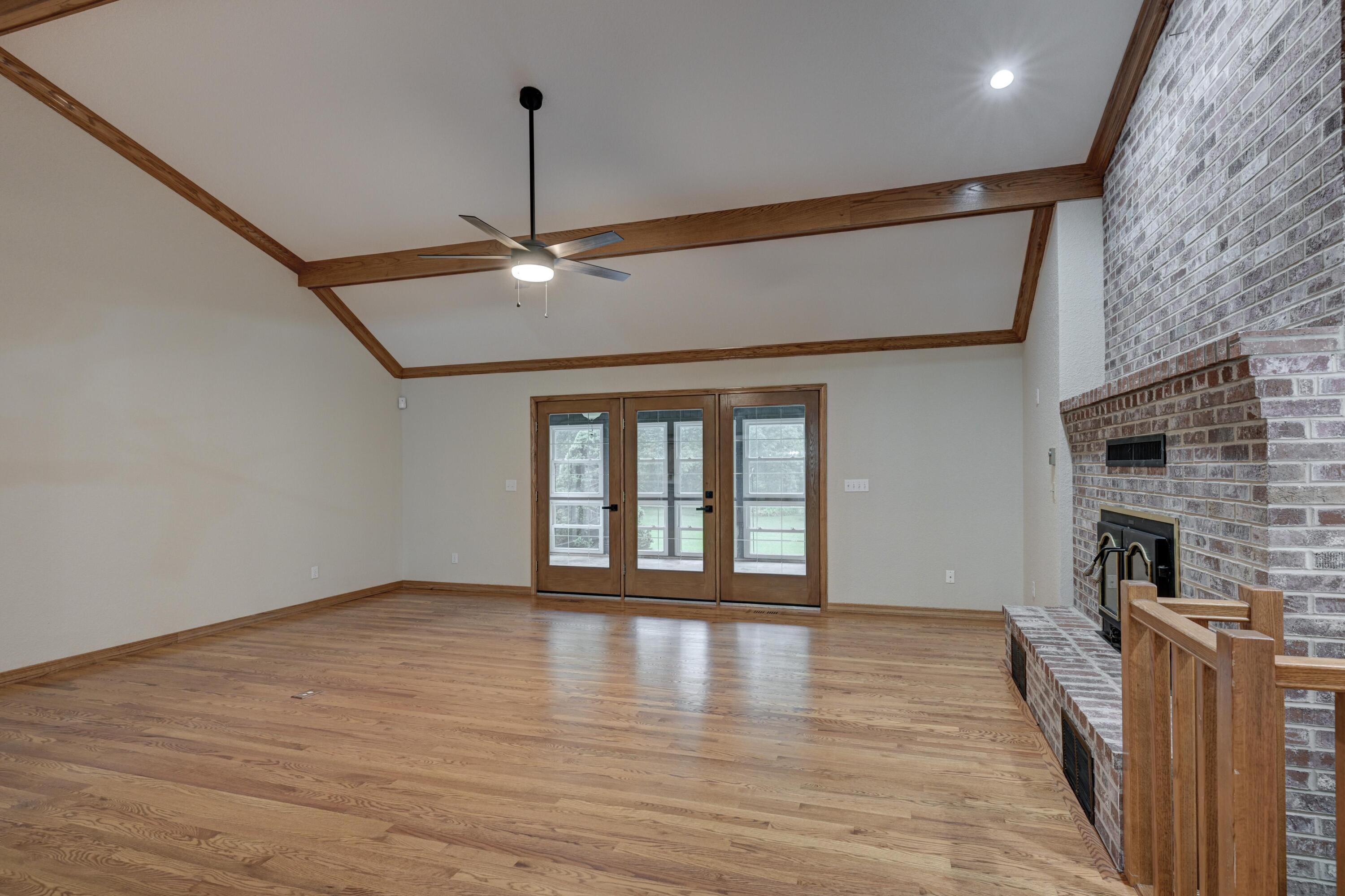 1330 Stoneledge Lane Property Photo 5
