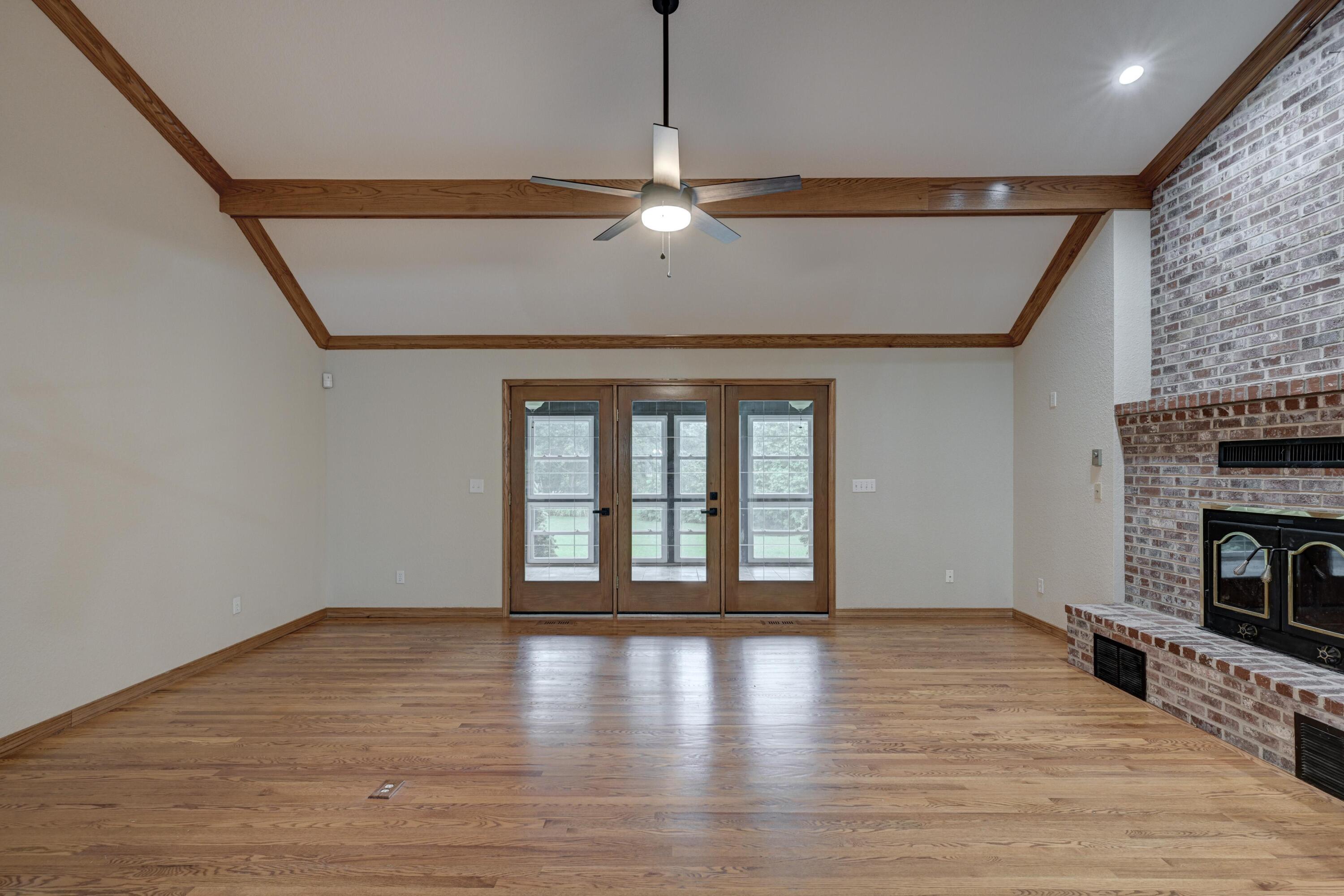 1330 Stoneledge Lane Property Photo 6