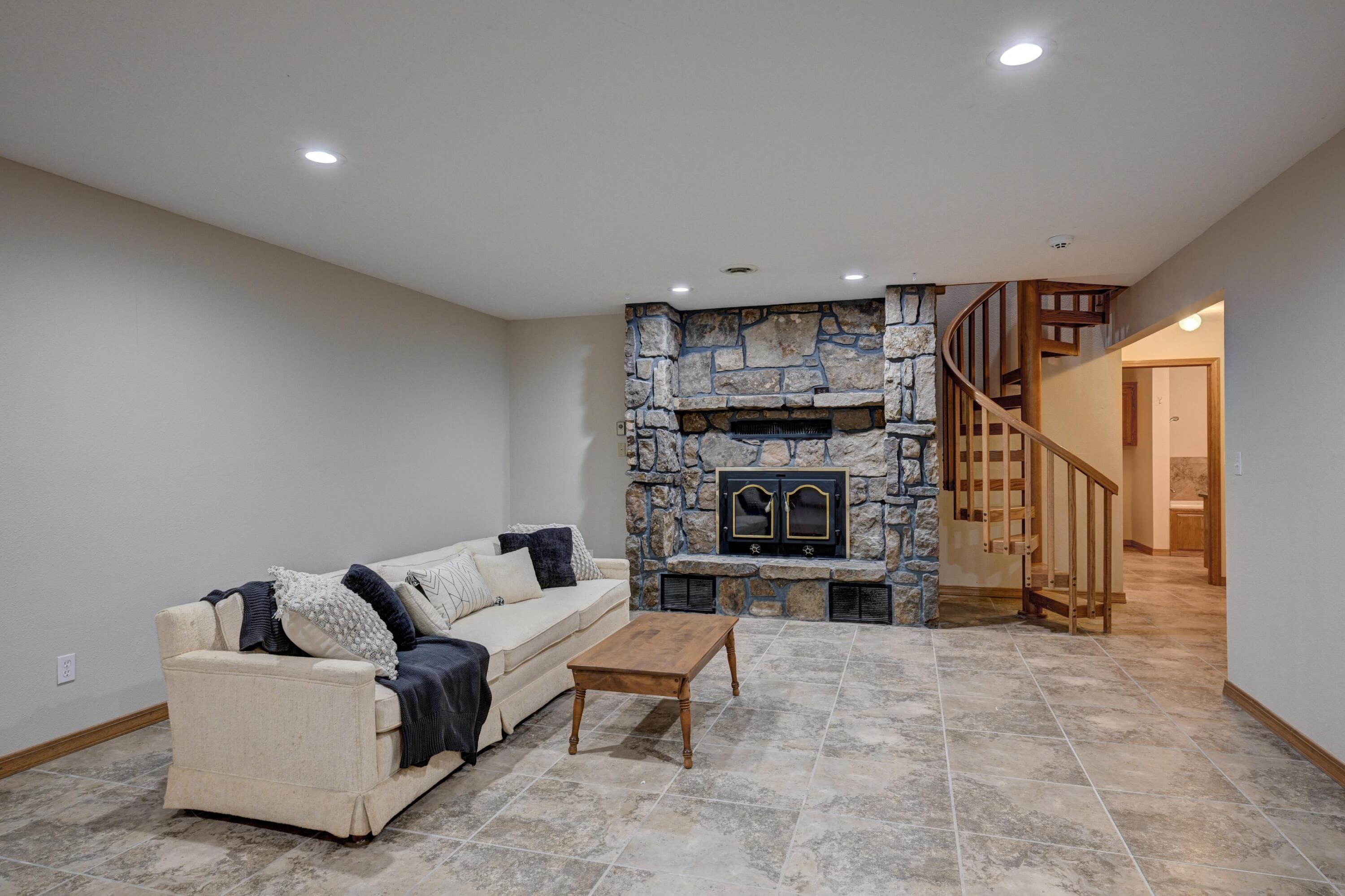 1330 Stoneledge Lane Property Photo 44
