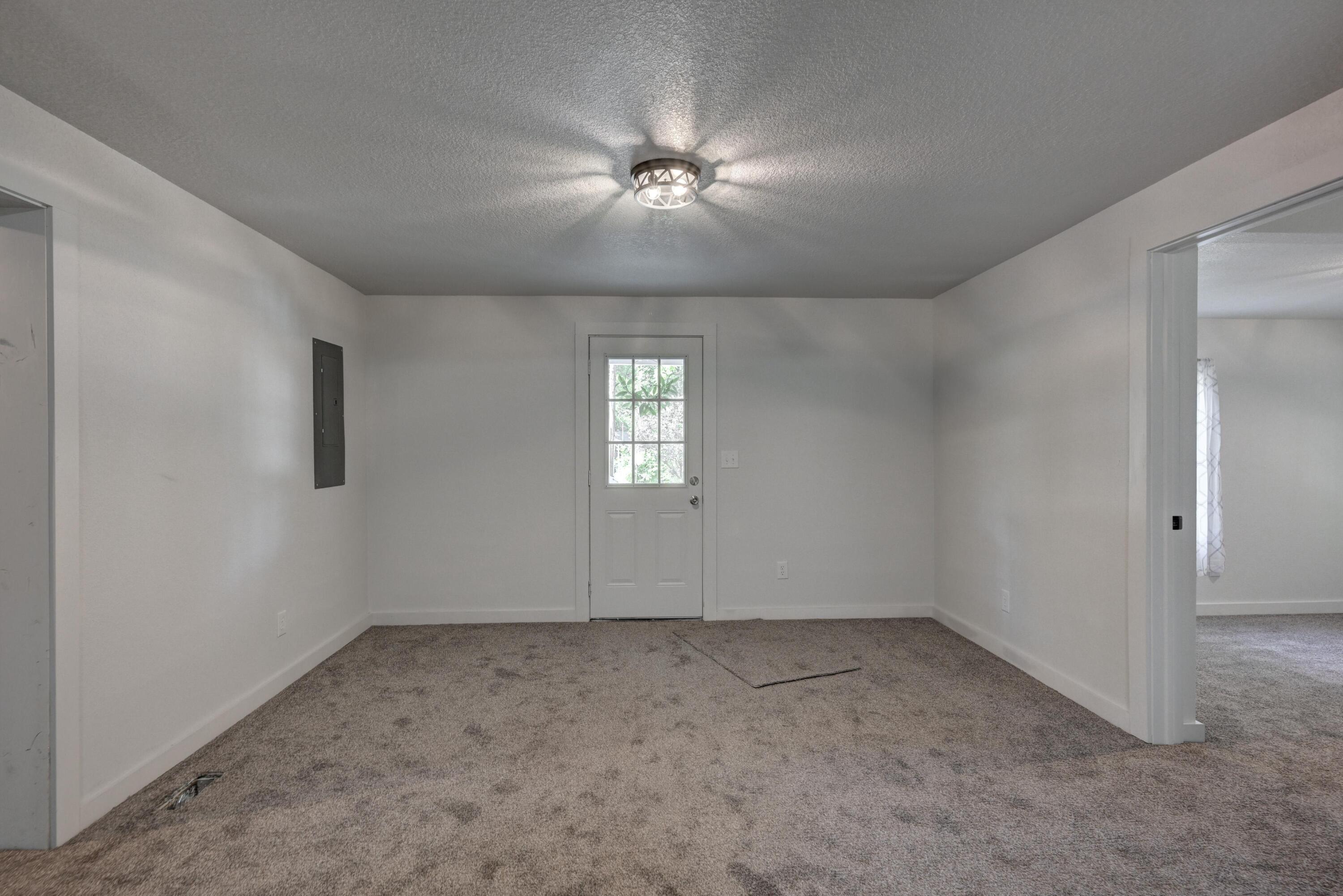 333 West Hill Street Property Photo 4