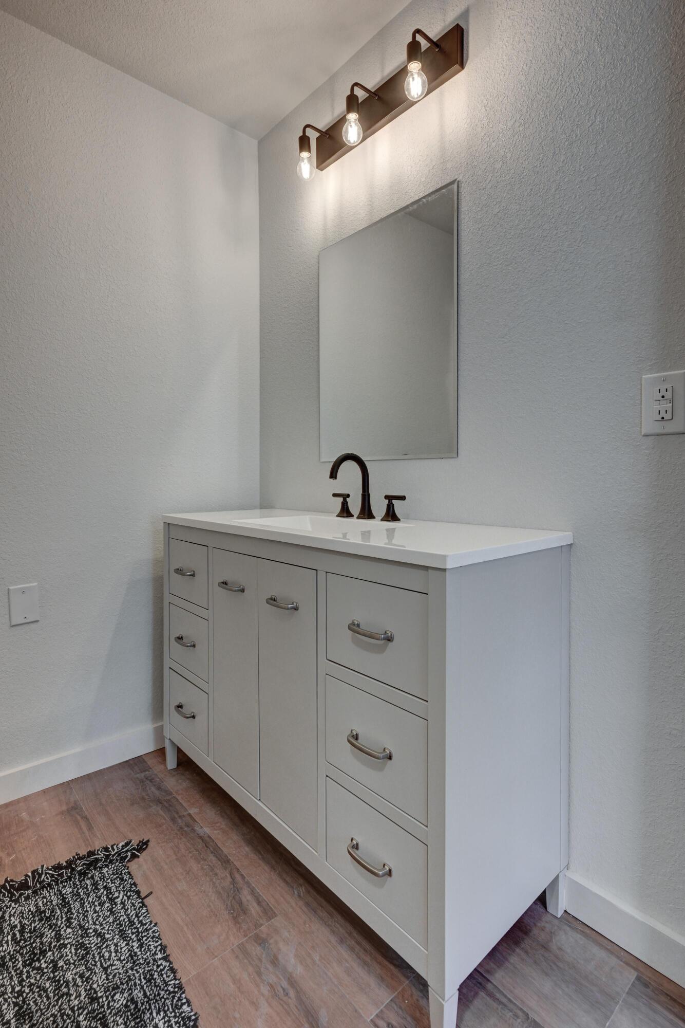 333 West Hill Street Property Photo 14