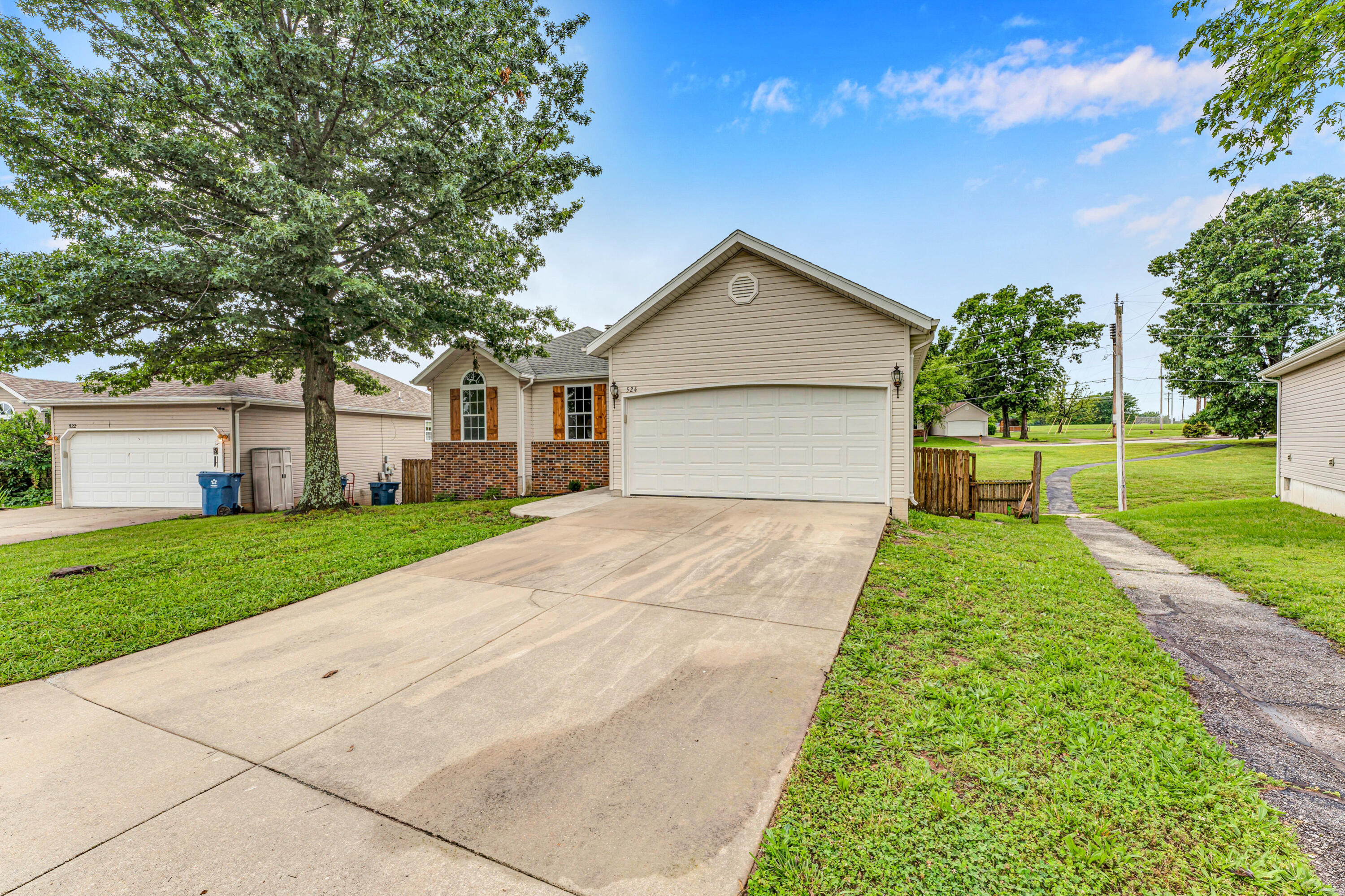 524 West Woodbine Road Property Photo 3