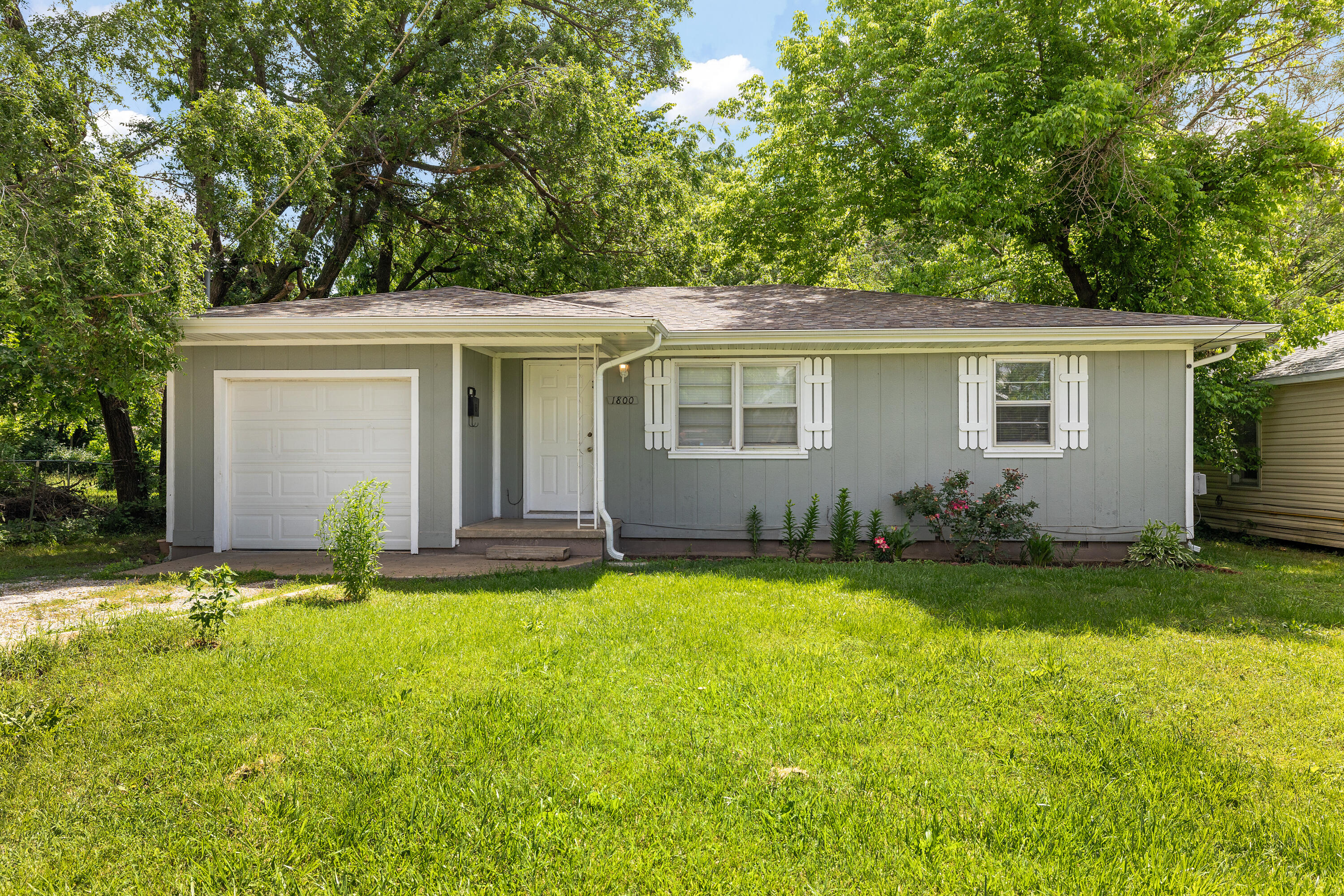 1800 North Golden Avenue Property Photo 1
