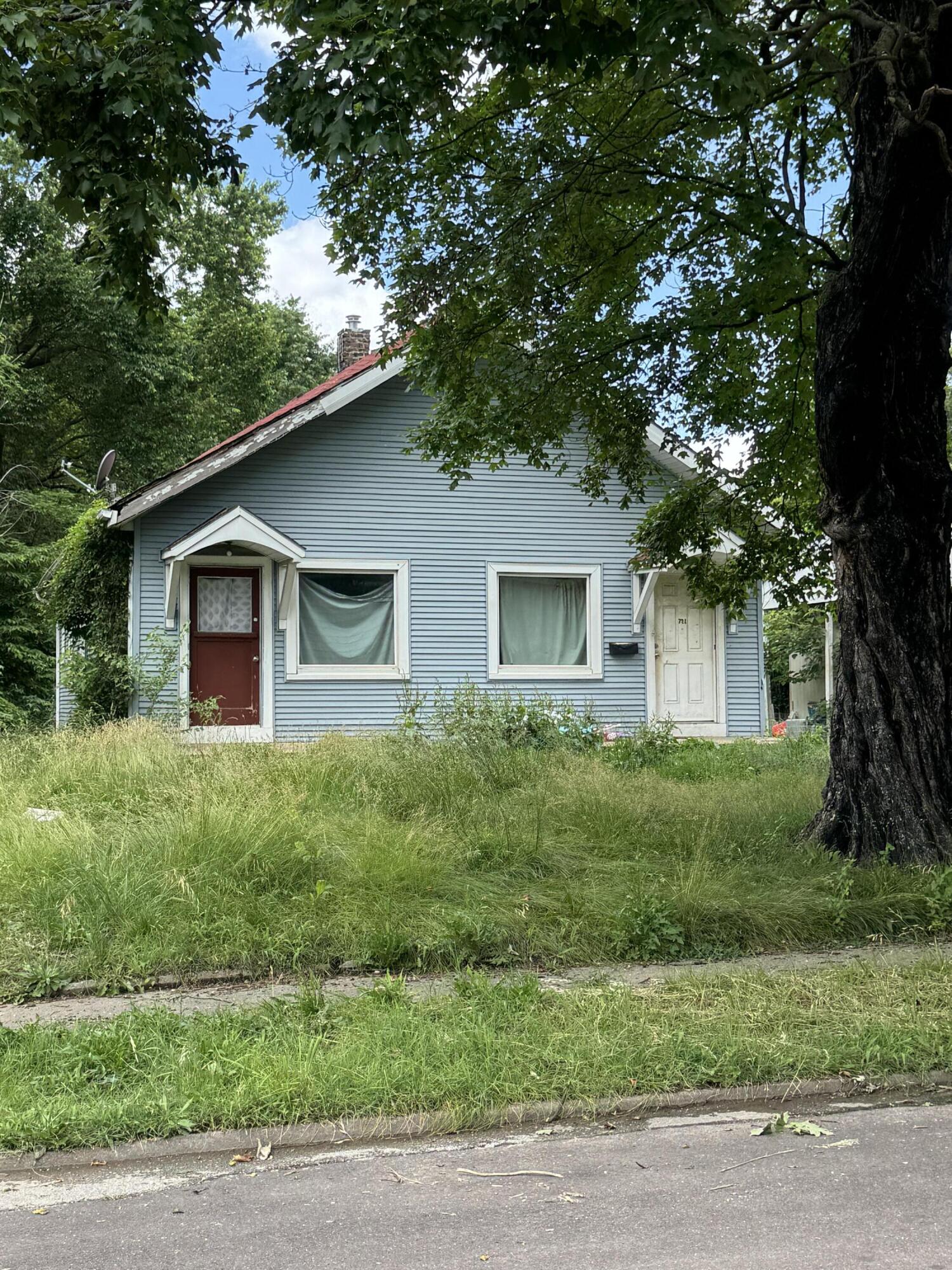 721 North Nettleton Avenue Property Photo 1