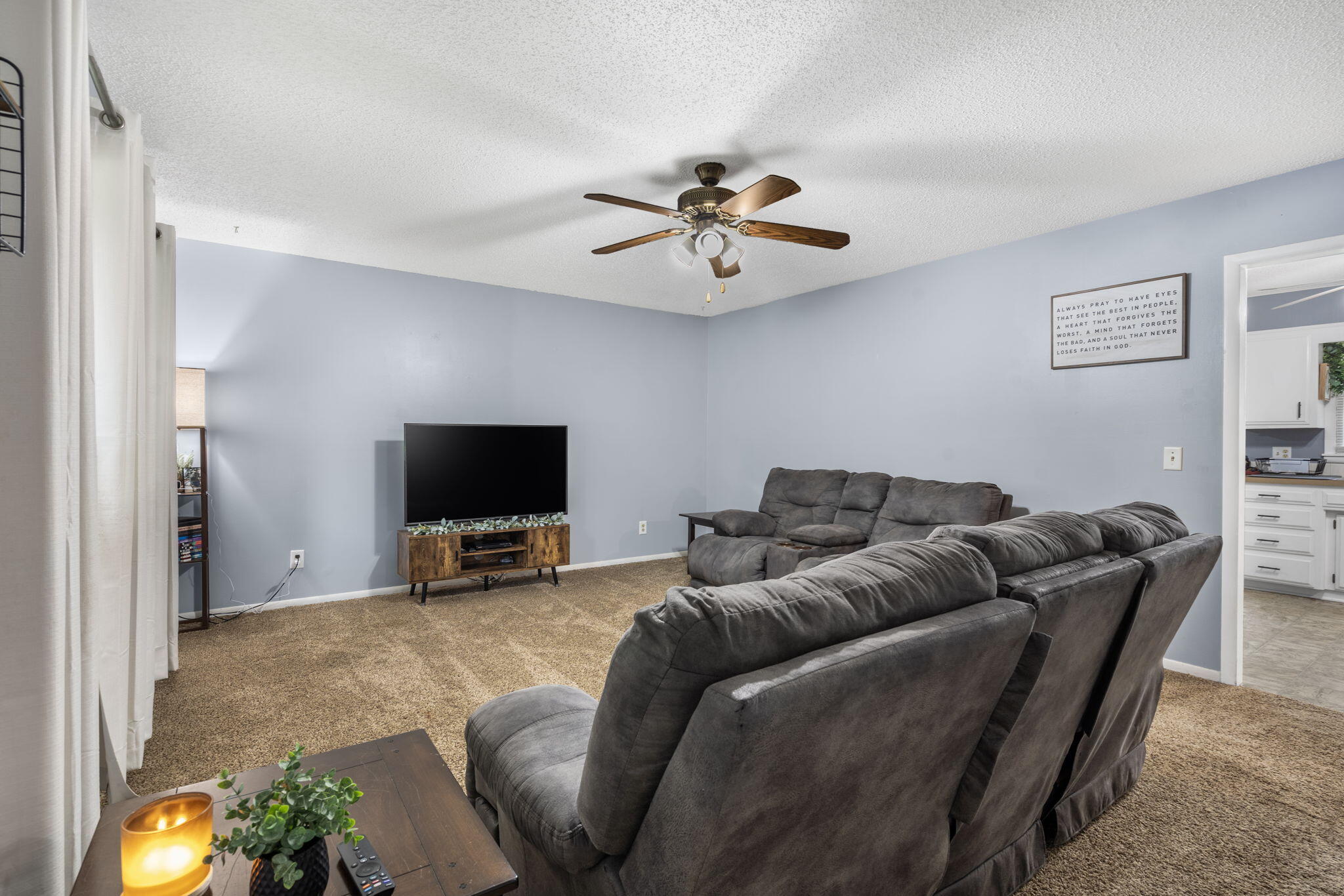 668 West Springfield Street Property Photo 3