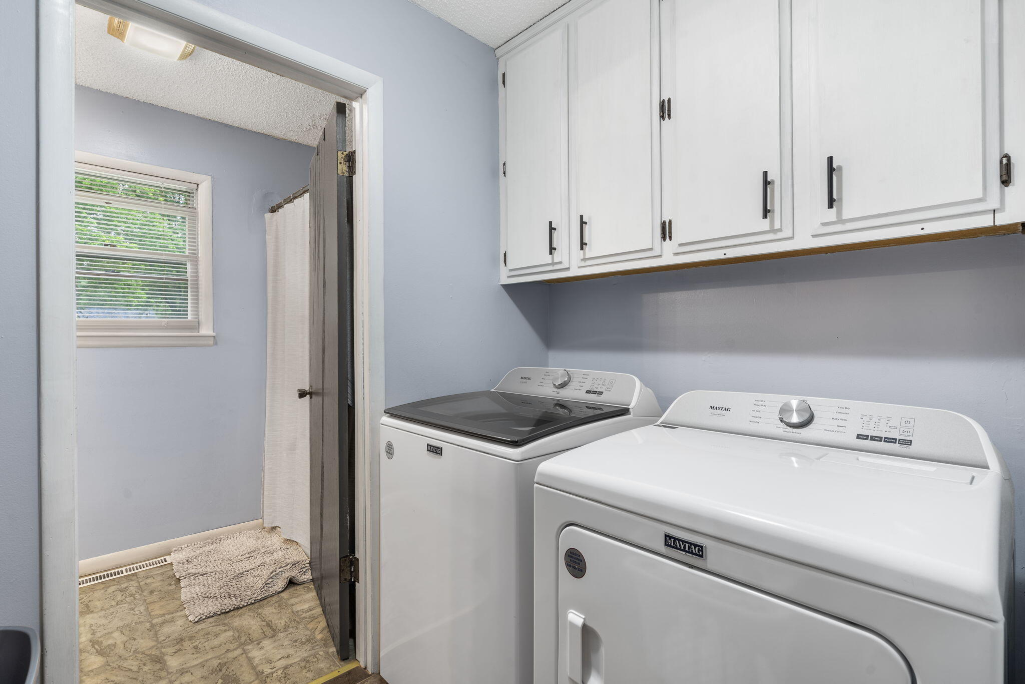 668 West Springfield Street Property Photo 12