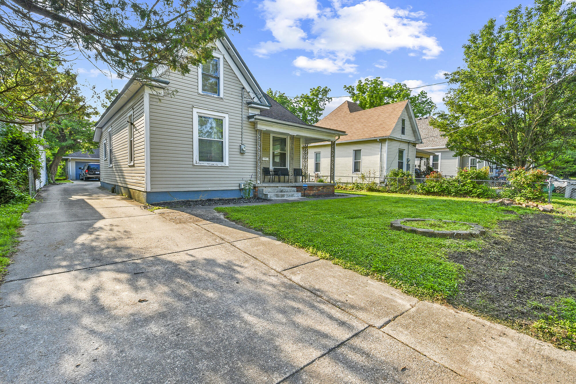 2052 North Grant Avenue Property Photo 2