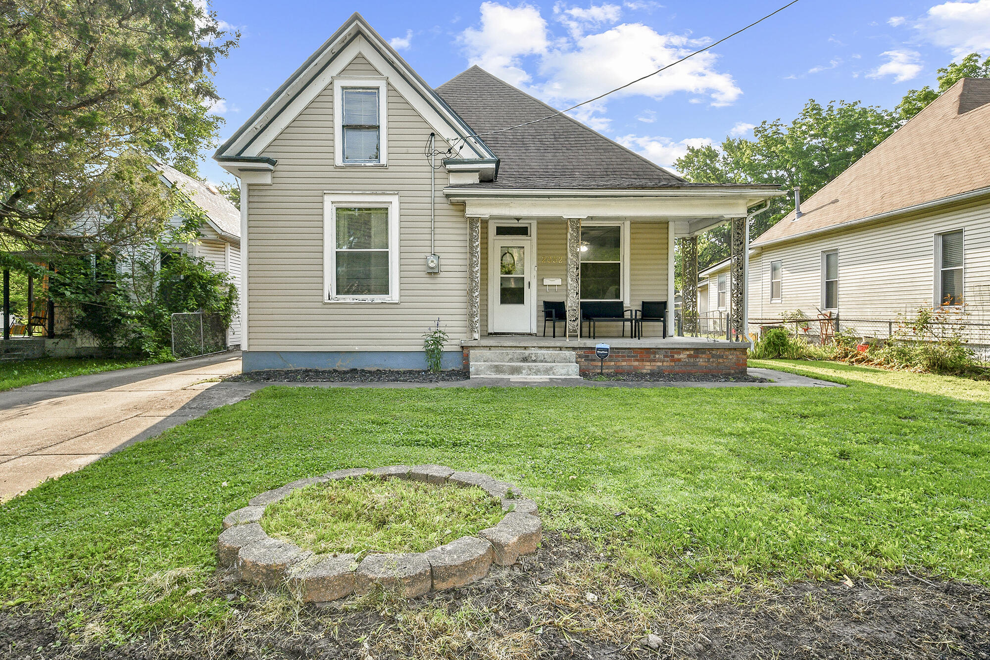 2052 North Grant Avenue Property Photo 3