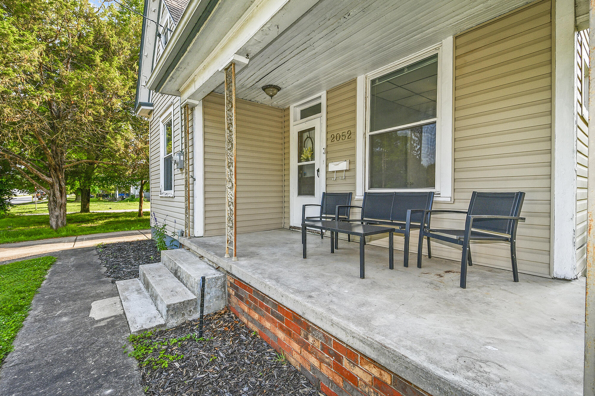 2052 North Grant Avenue Property Photo 5