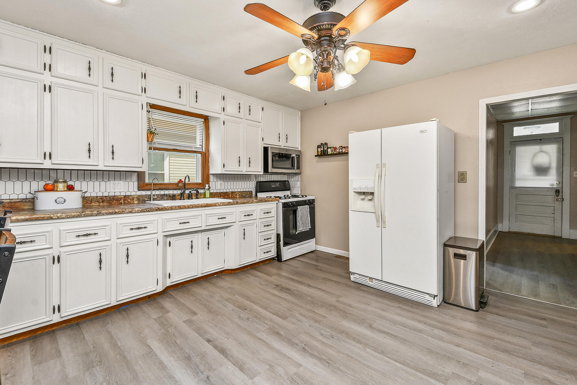 2052 North Grant Avenue Property Photo 16
