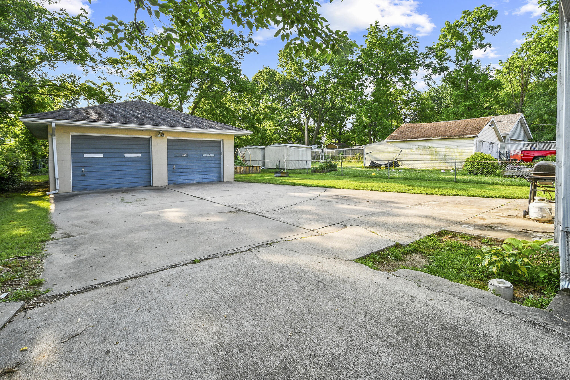 2052 North Grant Avenue Property Photo 31